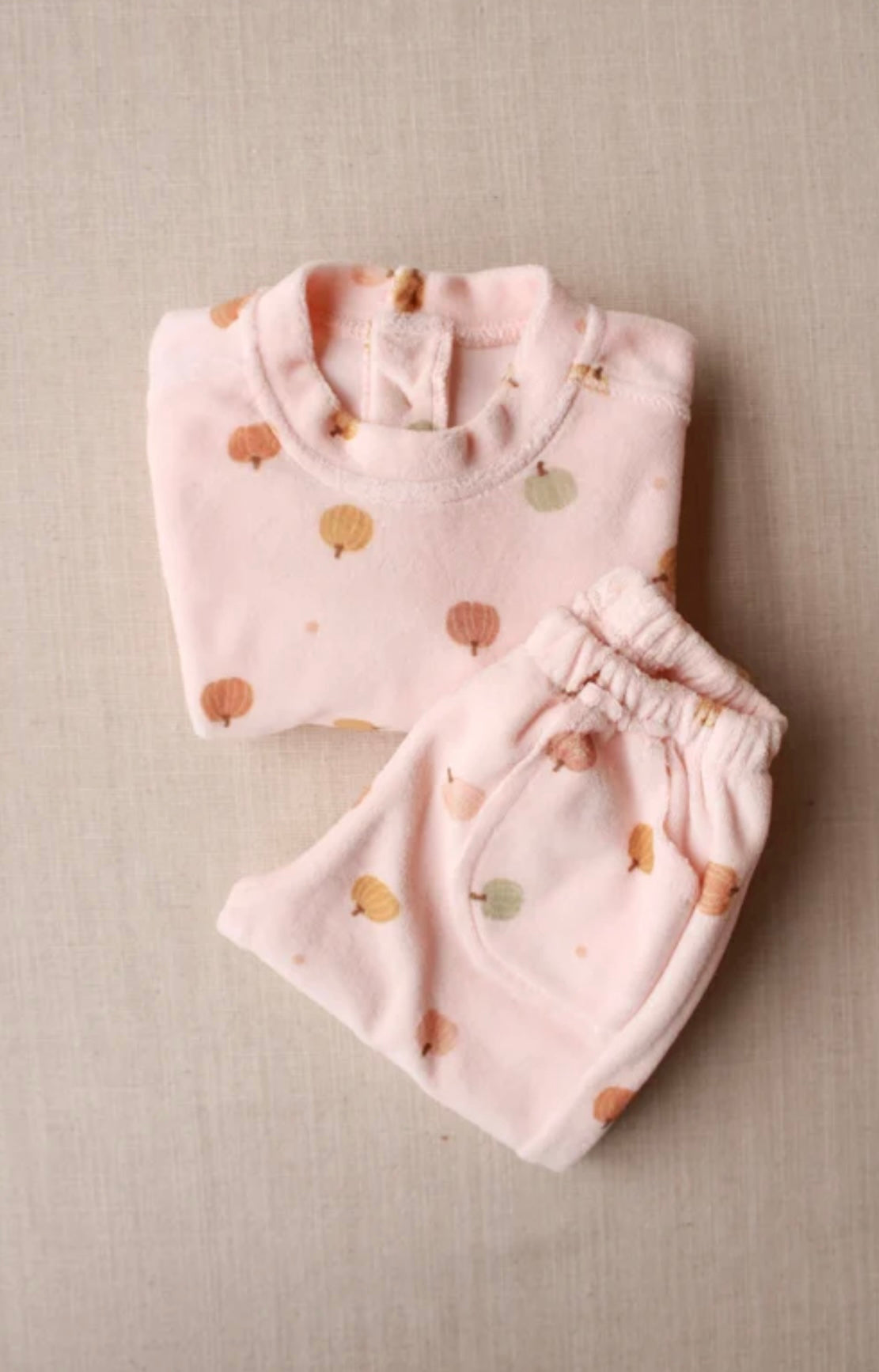 Kostum Velvet Roze e hapur me  detaje kungulli