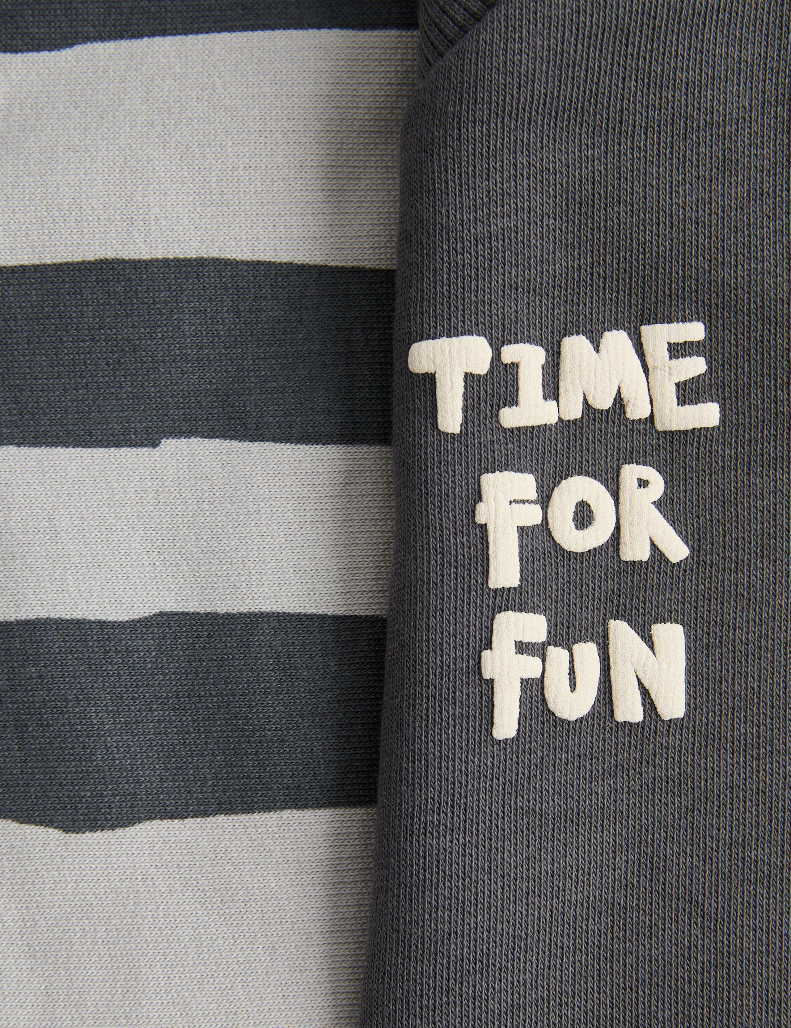 Kostum Triko dhe Pantallona me Vija - "Time For Fun"