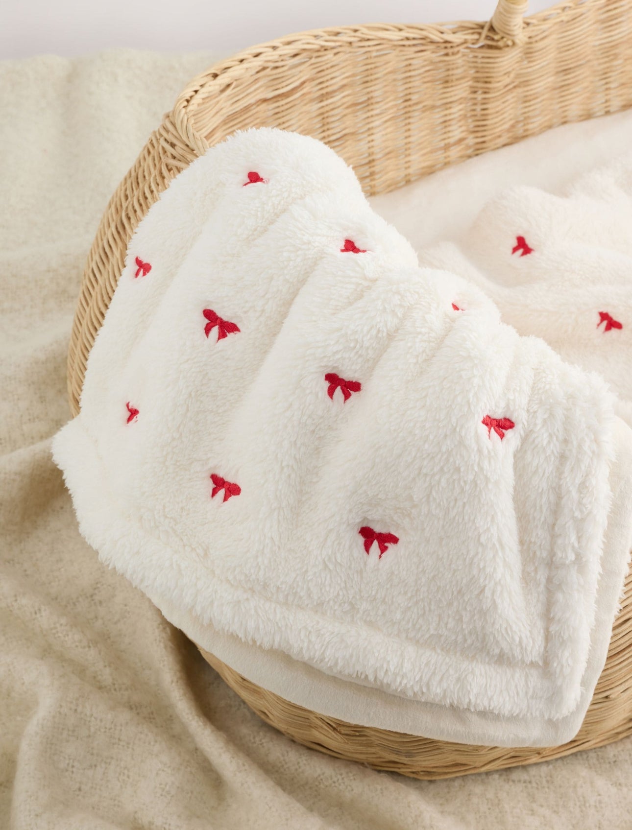 Batanie Pellushi "Soft Bows"