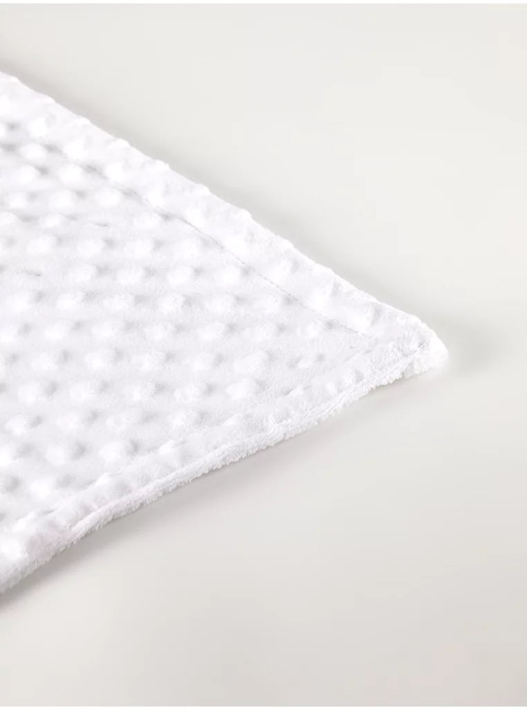 Batanie e Bardhë me Pika Reliev – Material Soft Touch 70x100 cm