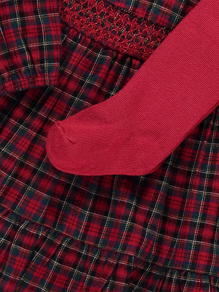 Fustan me Kuadrate Gingham dhe Geta te Kuqe