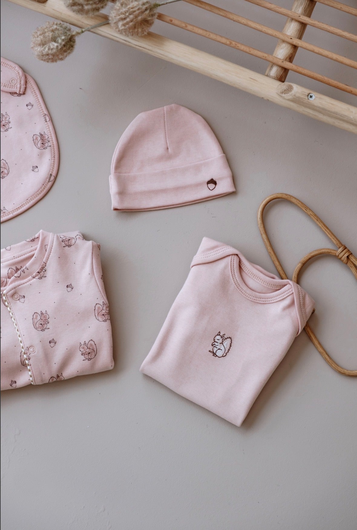 Set Materniteti 4-Pjese me keter roze – "Pink Squirrel"