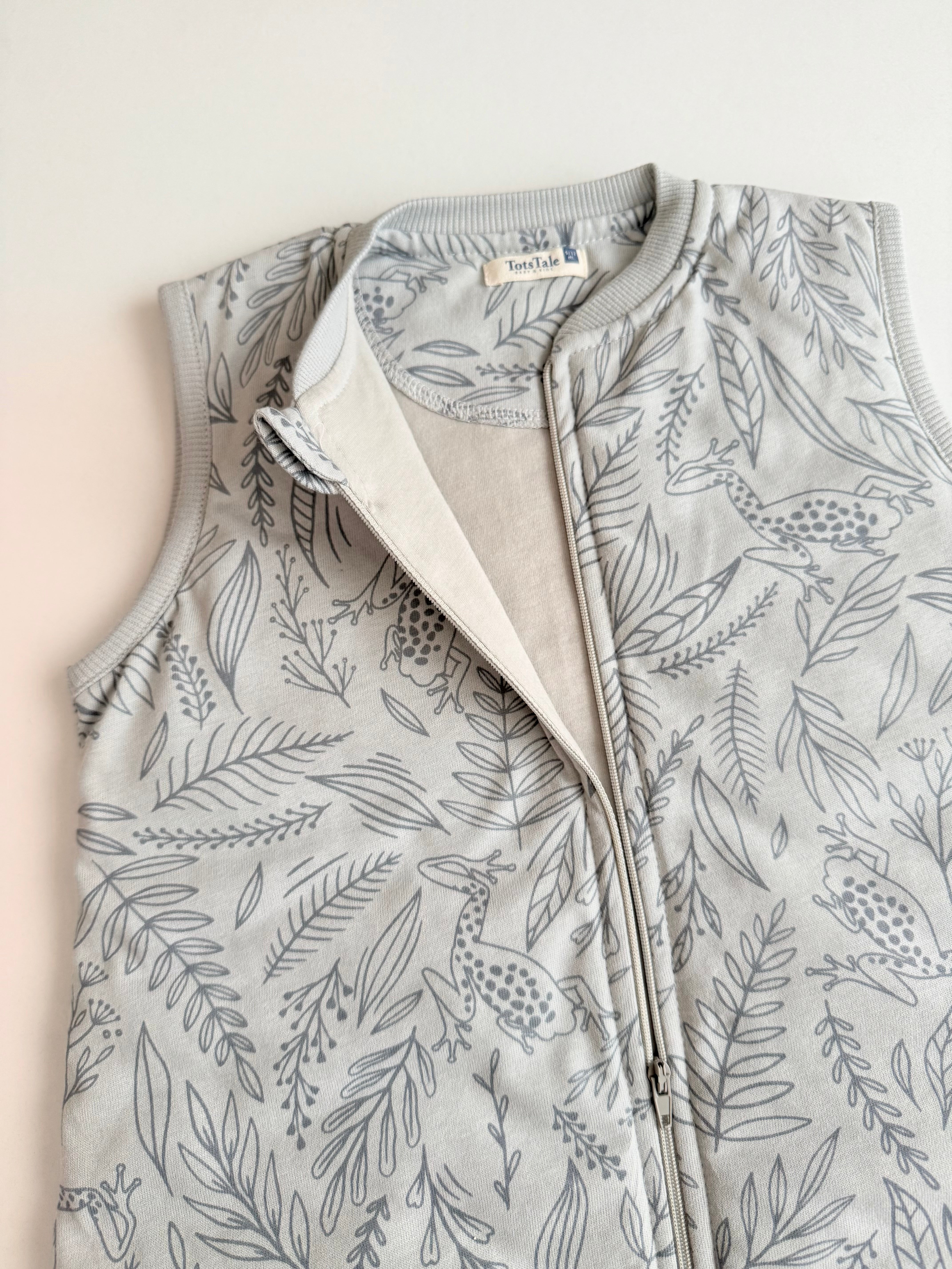 Thes Gjumi me Kembe Pa Menge - Little Frog Navy (2.5 TOG)