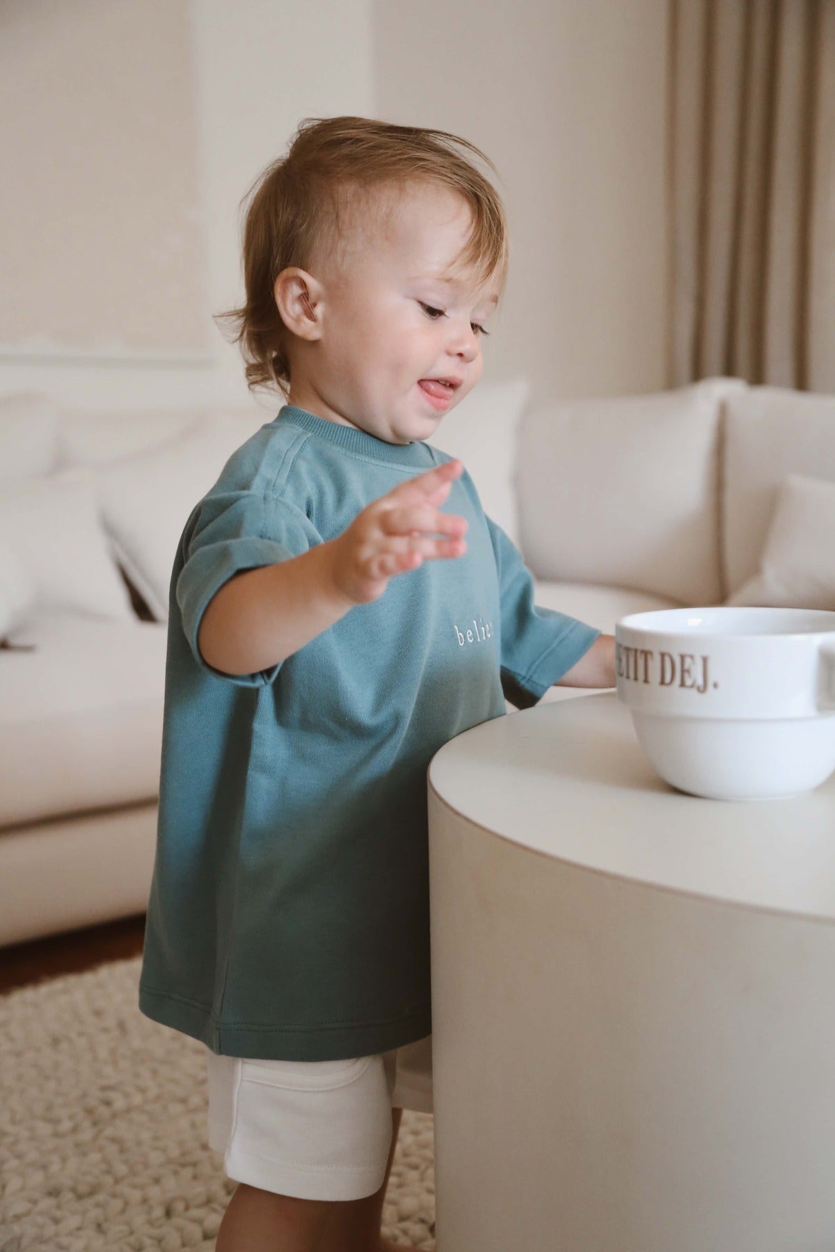 Bluze me Menge te Shkurta "BELIEVE" – Ngjyre E Gjelber Sage – "Stil Oversized"
