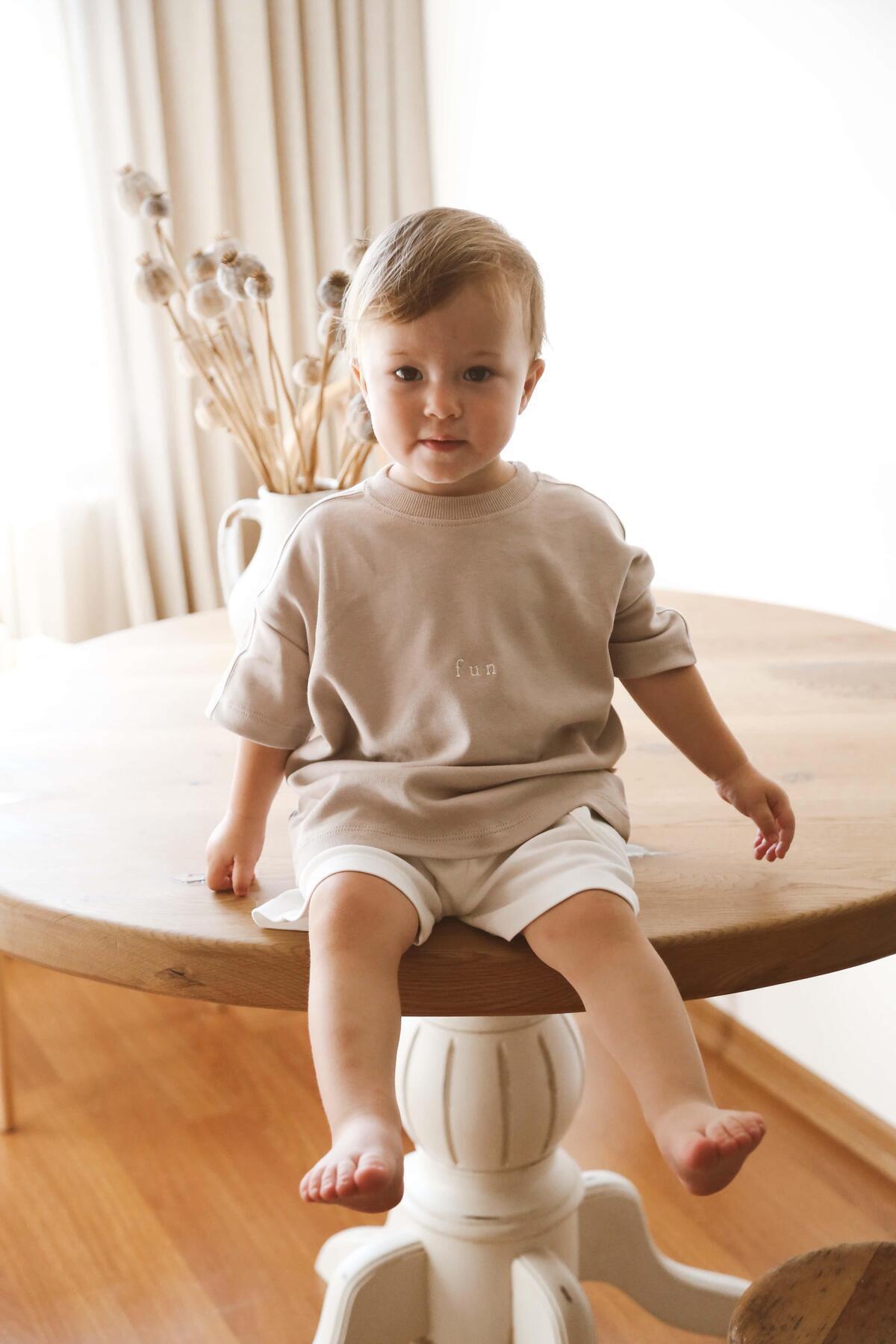 Bluze me Menge te Shkurta "FUN" – Bezhe Neutrale - "Stil Oversized"