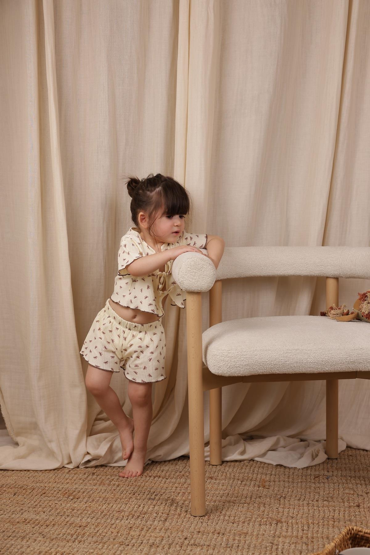 Kostum me Printime Fjongosh – Bluze me Lidhje & Pantallona te Shkurtra