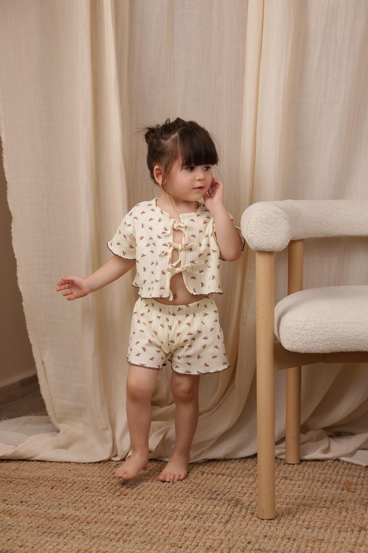 Kostum me Printime Fjongosh – Bluze me Lidhje & Pantallona te Shkurtra