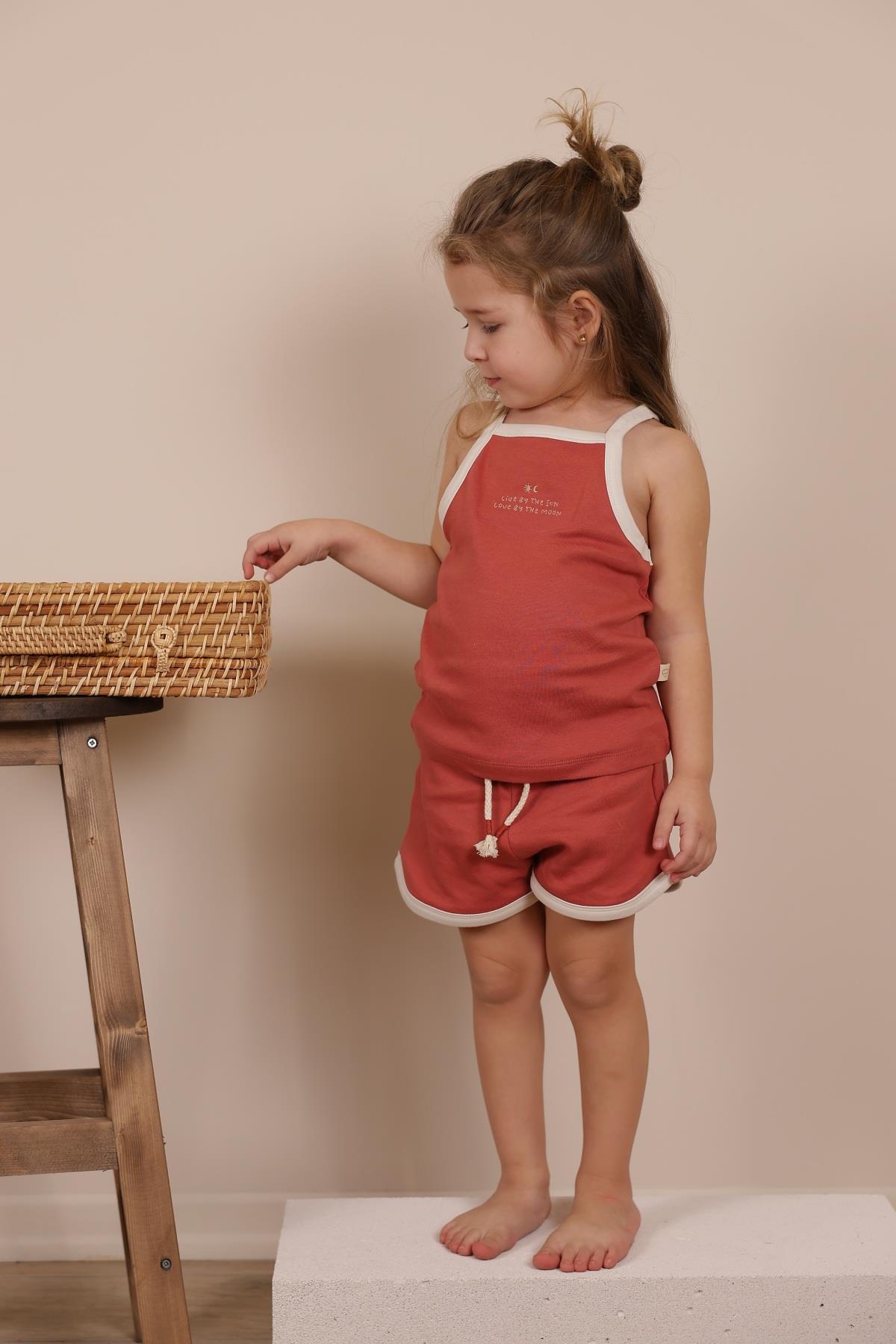 Kostum Veror me Rripa dhe Pantallona të Shkurtra – E Kuqe Tulle