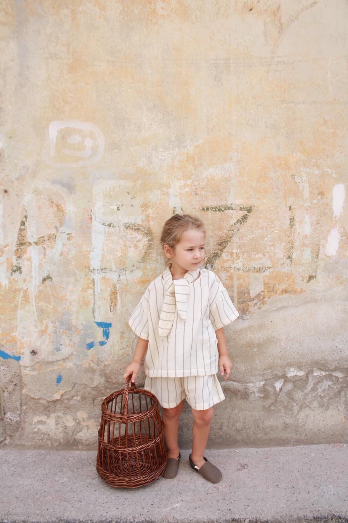 Kostum me Vija – Set Bluze & Pantallona te Shkurtra