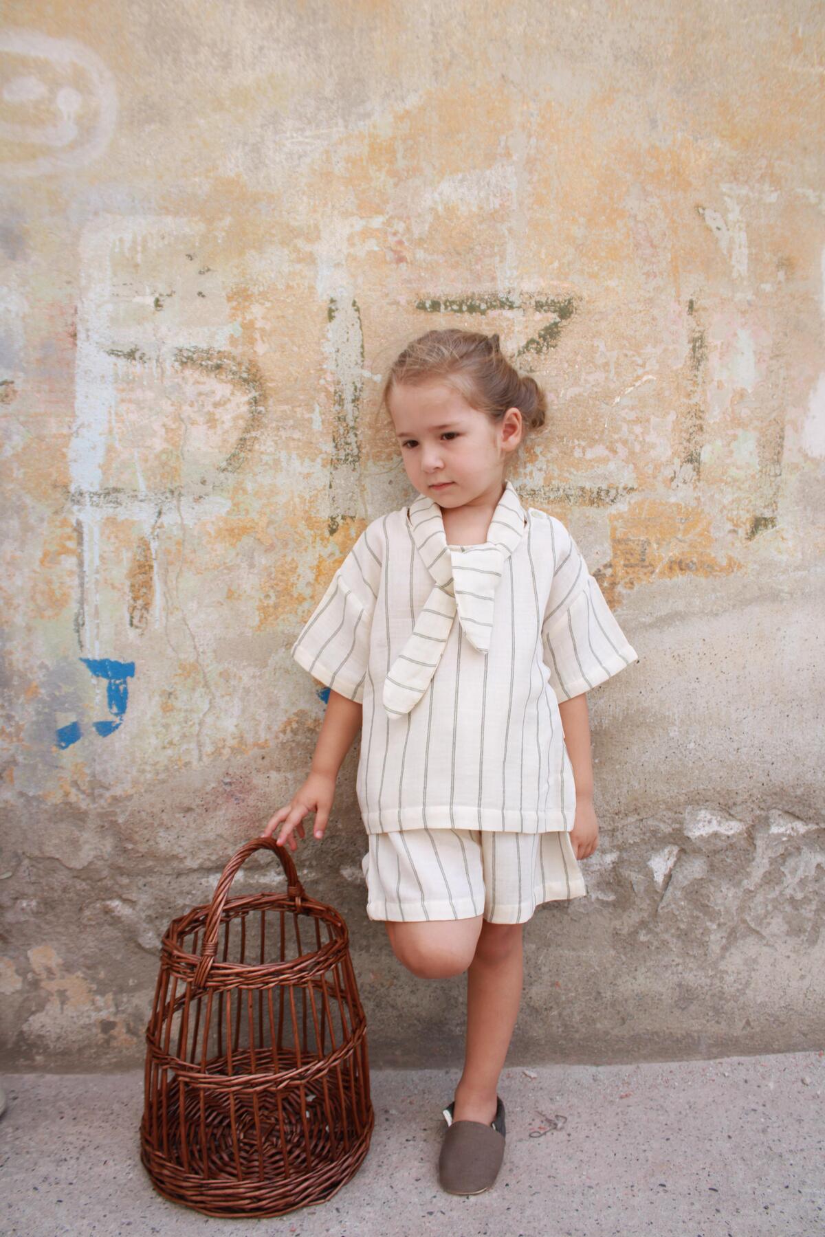 Kostum me Vija – Set Bluze & Pantallona te Shkurtra