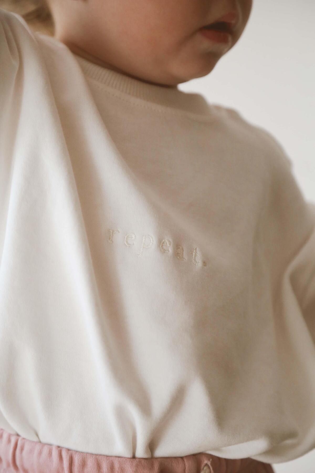 Bluze "Repeat" - e Bardhe – Stil "Oversized"