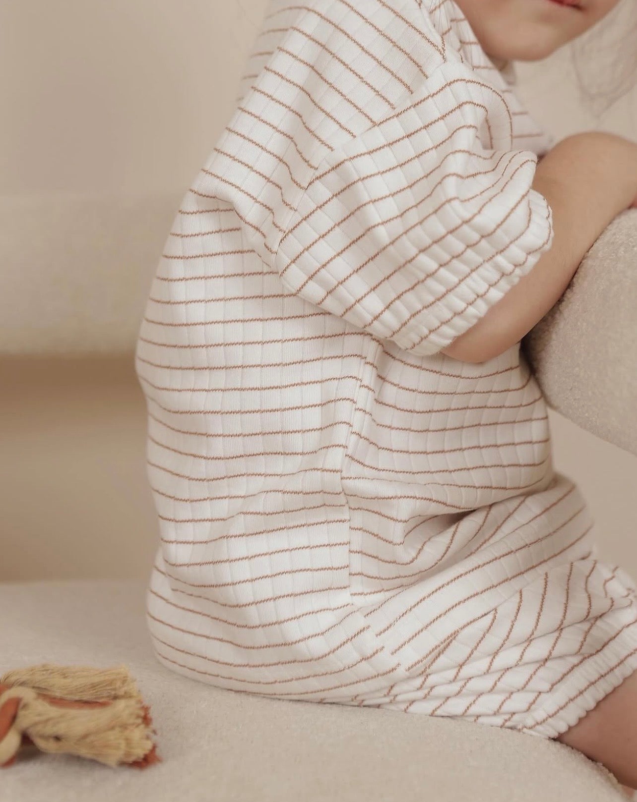 Kostum Veror "Stripe & Frill" me Vija Ngjyre Kaf