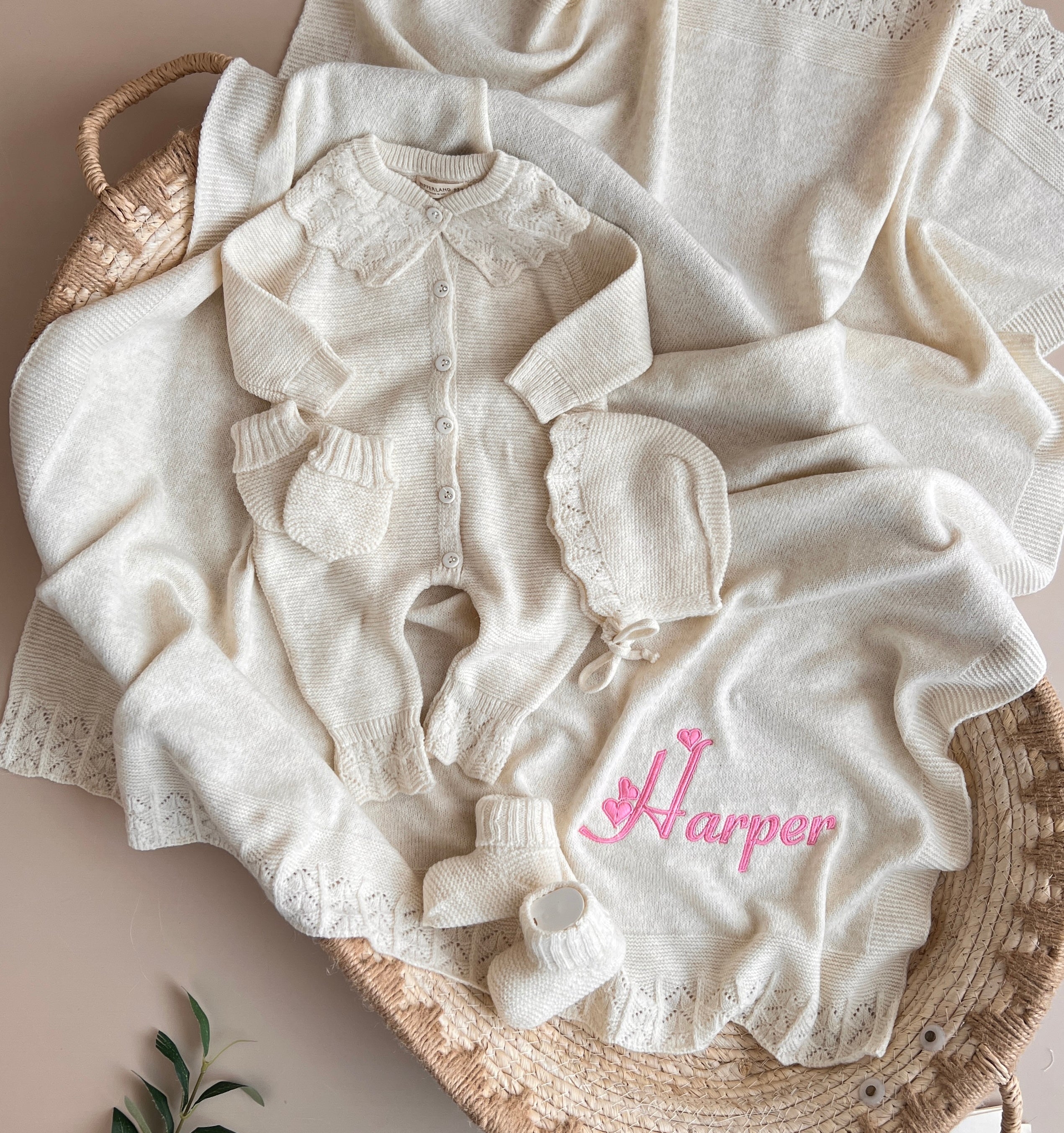 Set Premium Mireseardhjeje: Elegance dhe Butesi ne Ngjyre Krem
