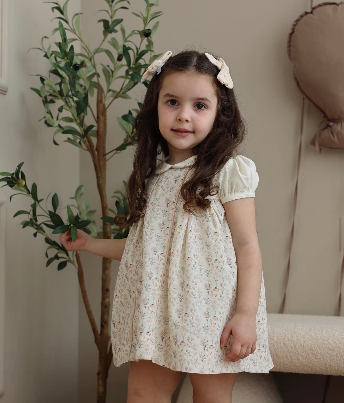 Fustan "Vintage Meadow" – me Menge Puff dhe Print Floral