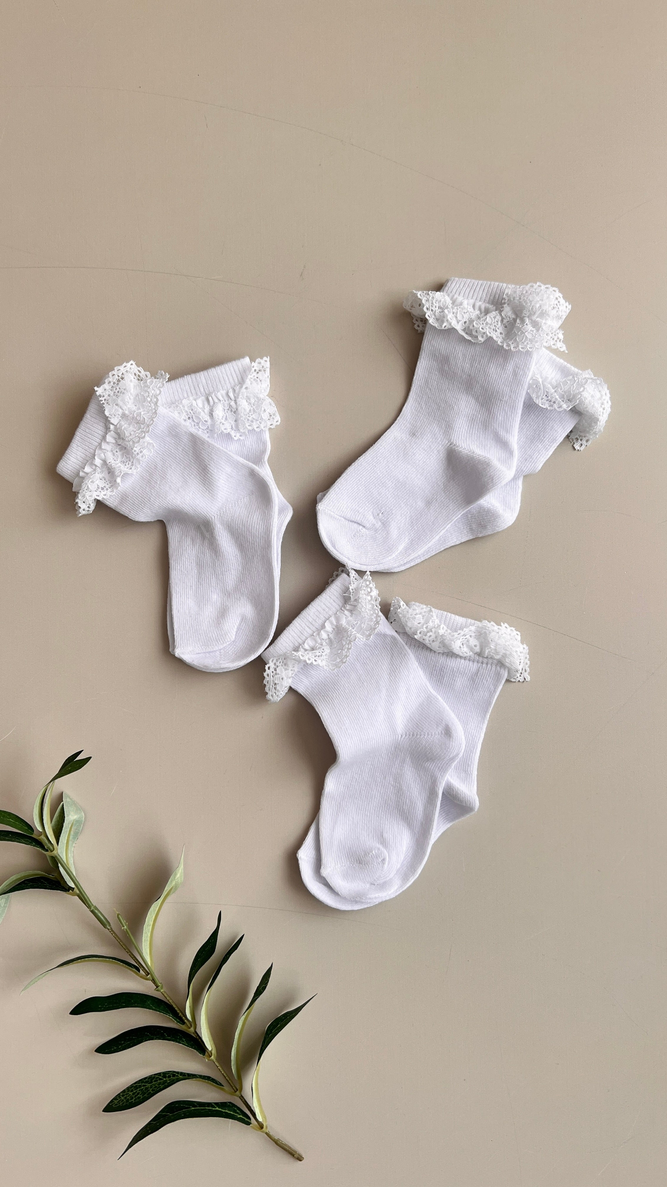 Set me 3 Pale Corape te Bardha me Tantelle