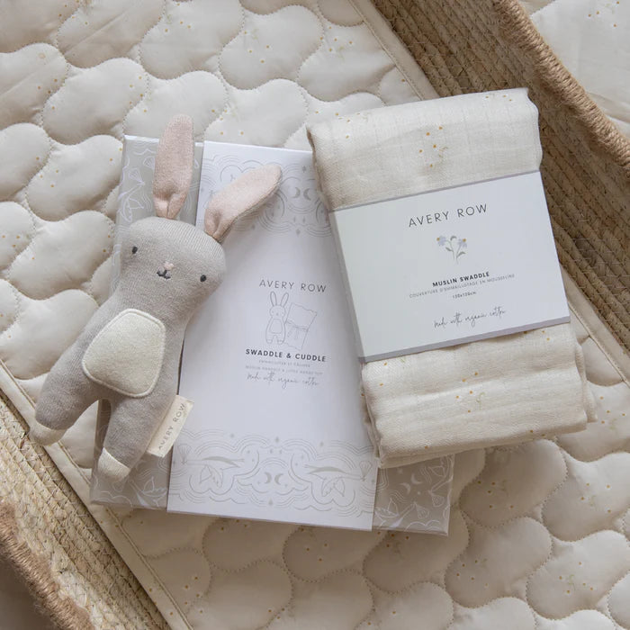 Set Dhuratë per Beben "Swaddle & Cuddle"