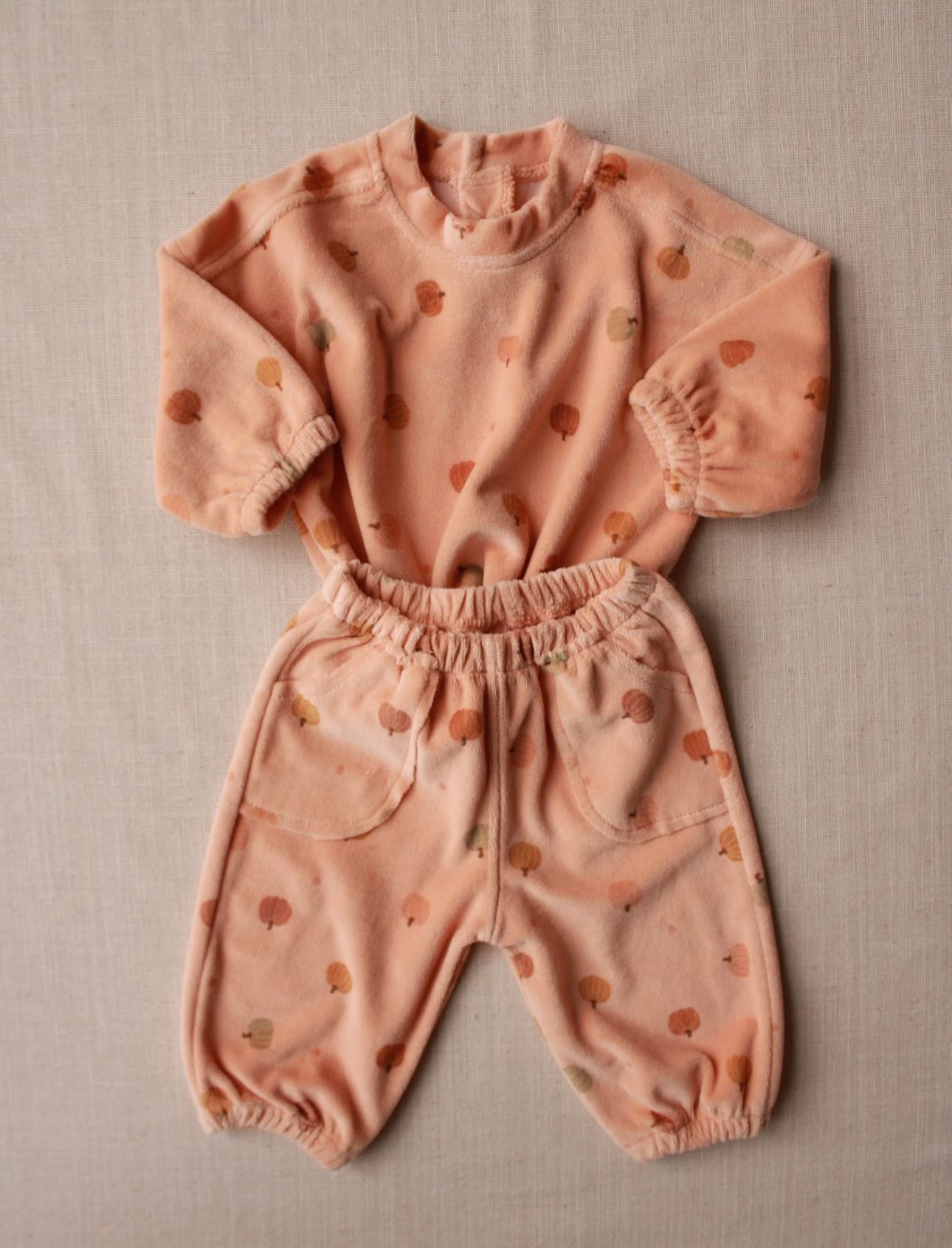 Kostum Velvet Roze e Mbyllur