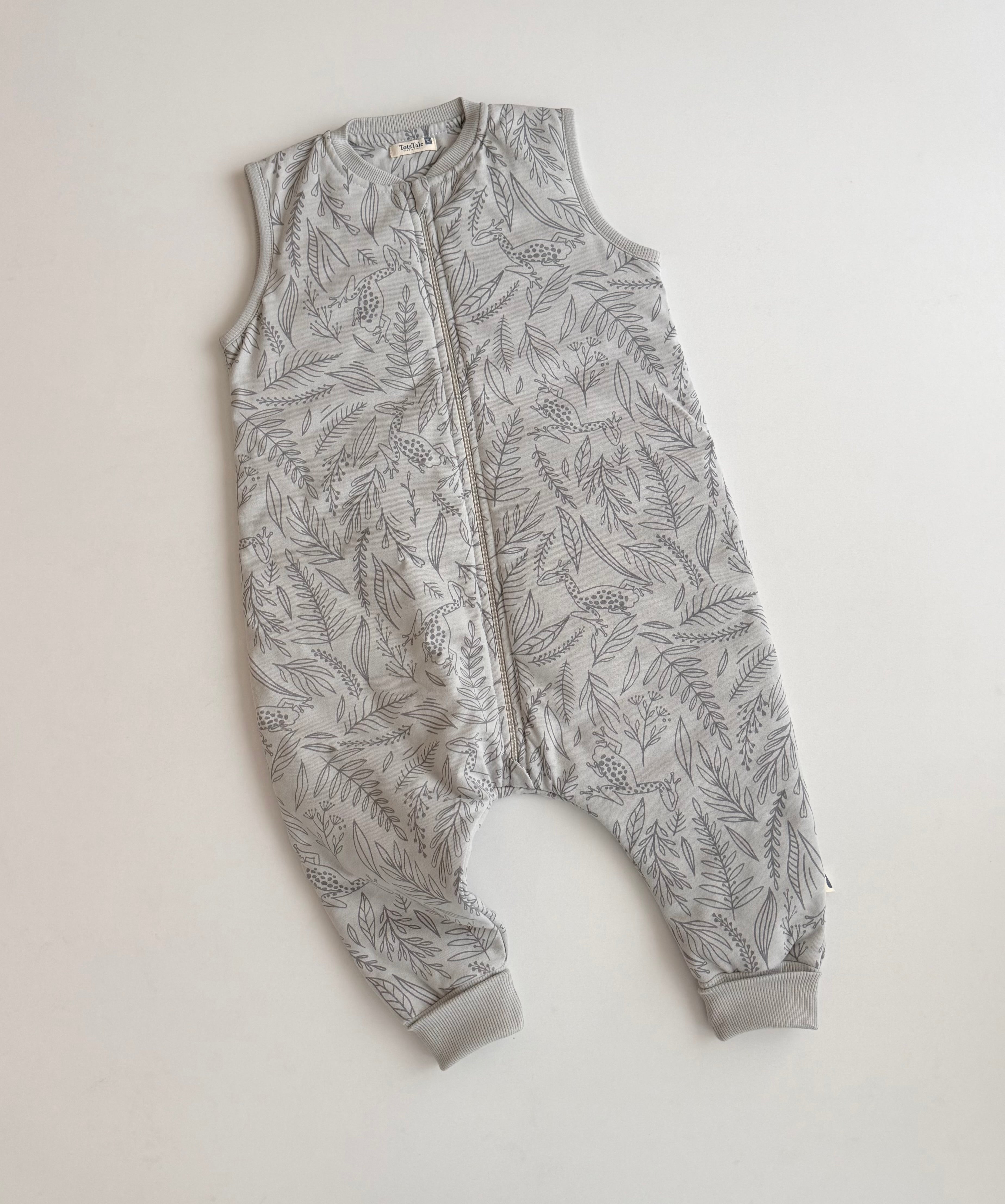Thes Gjumi me Kembe Pa Menge - Little Frog Navy (2.5 TOG)