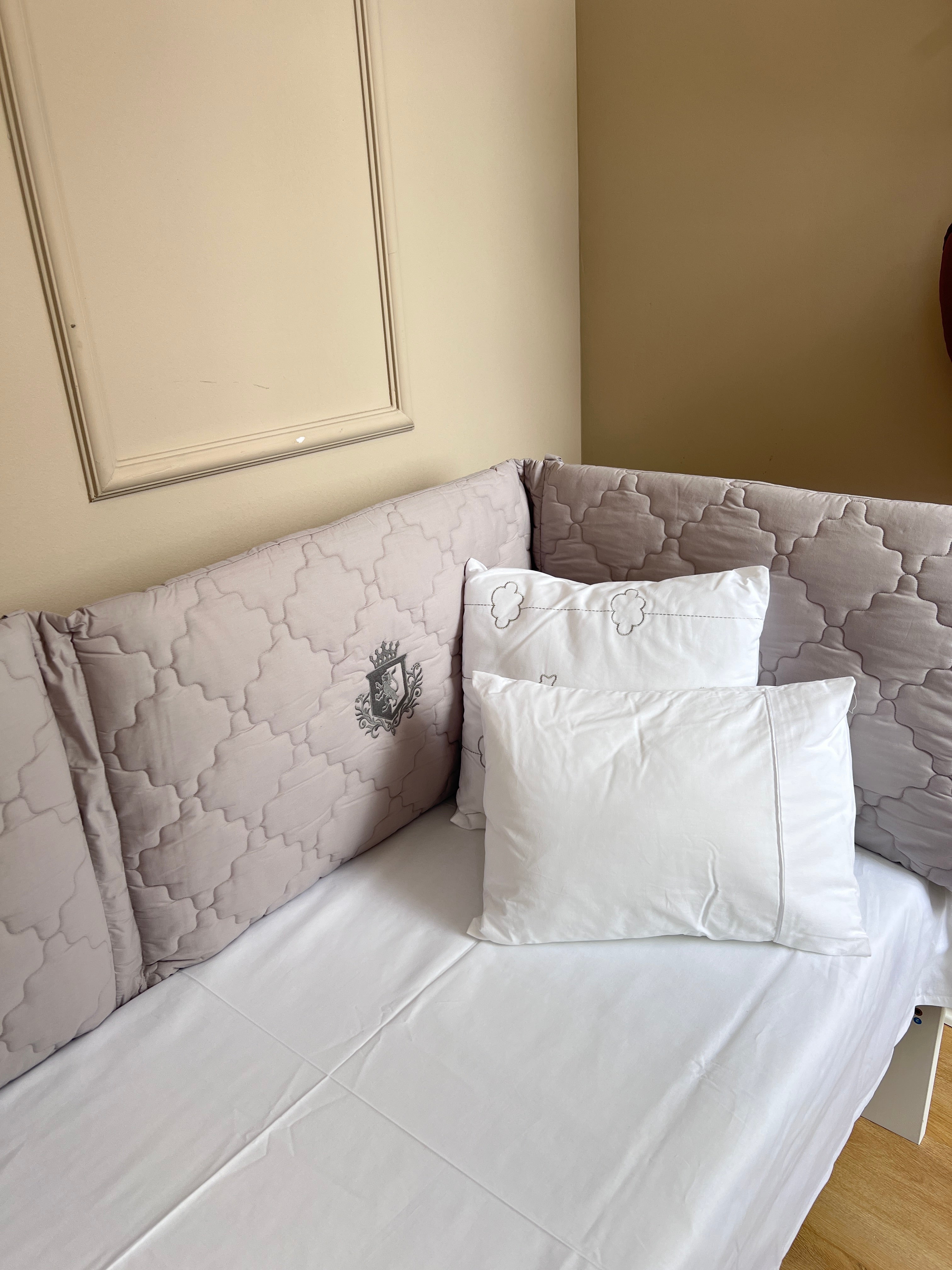 Mbrojtese Krevati per Bebe  – Safari Grey