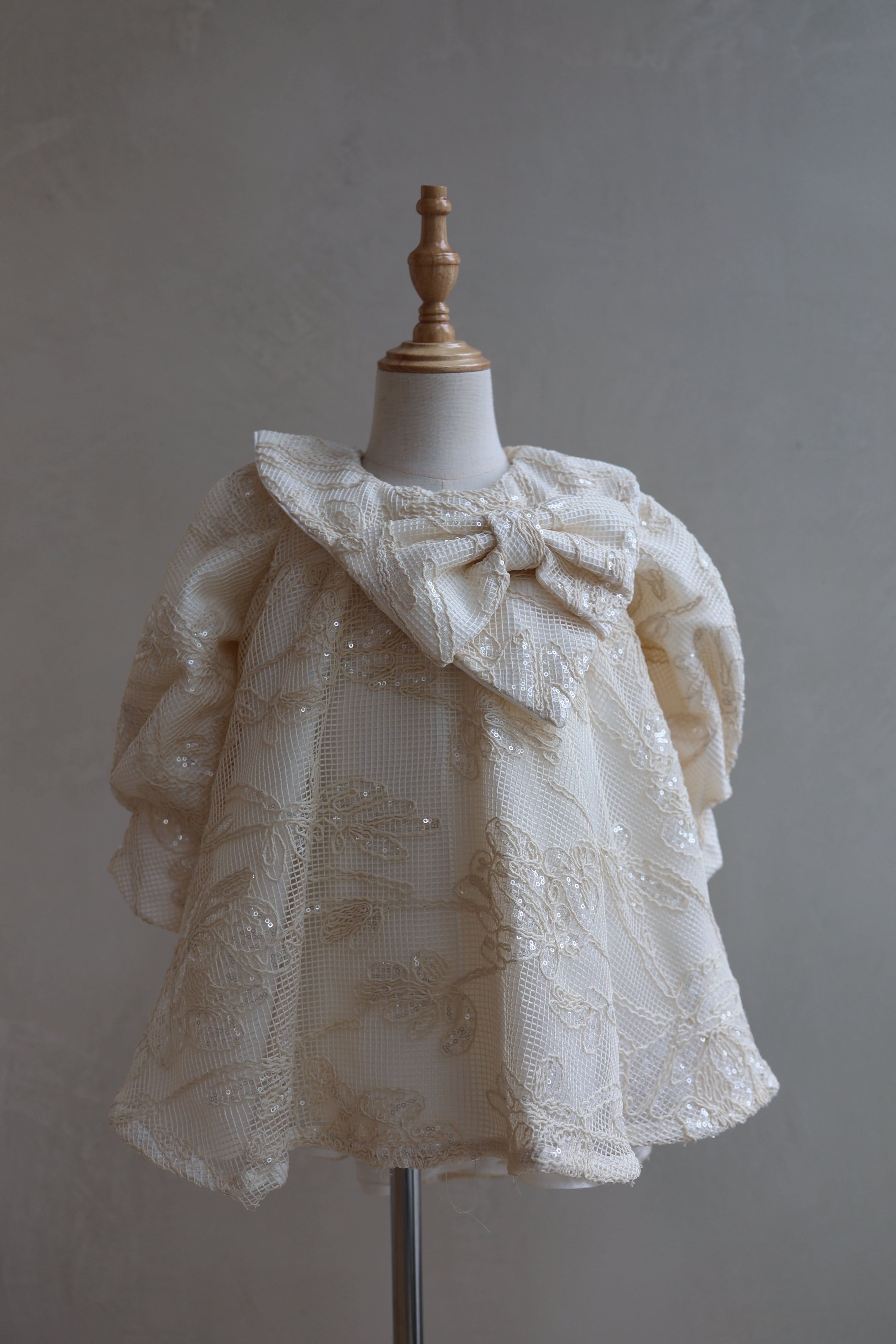 Fustan Ceremonial - "Ivory Radiance"