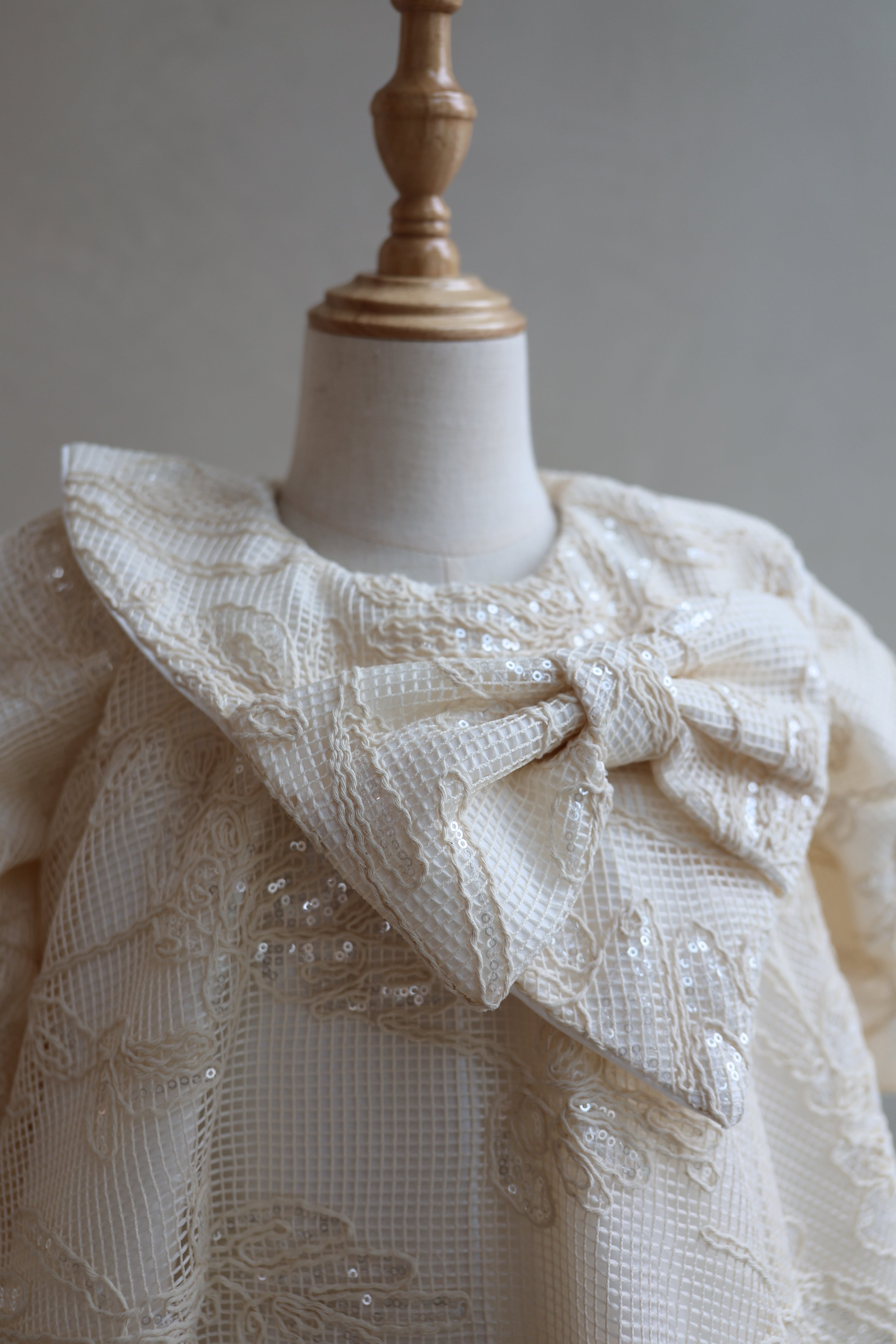 Fustan Ceremonial - "Ivory Radiance"
