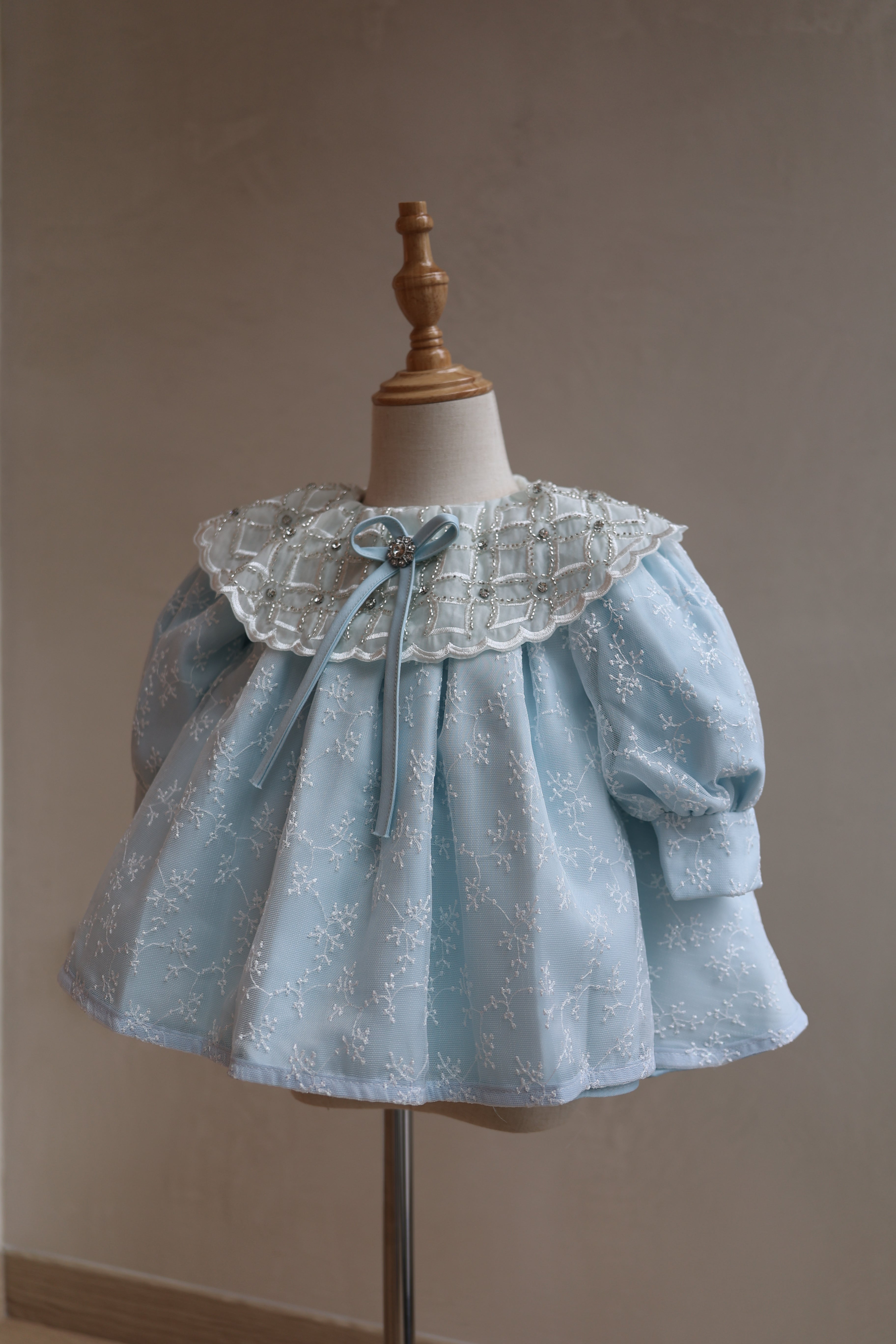 Fustan Ceremonial "Azure Lattice"