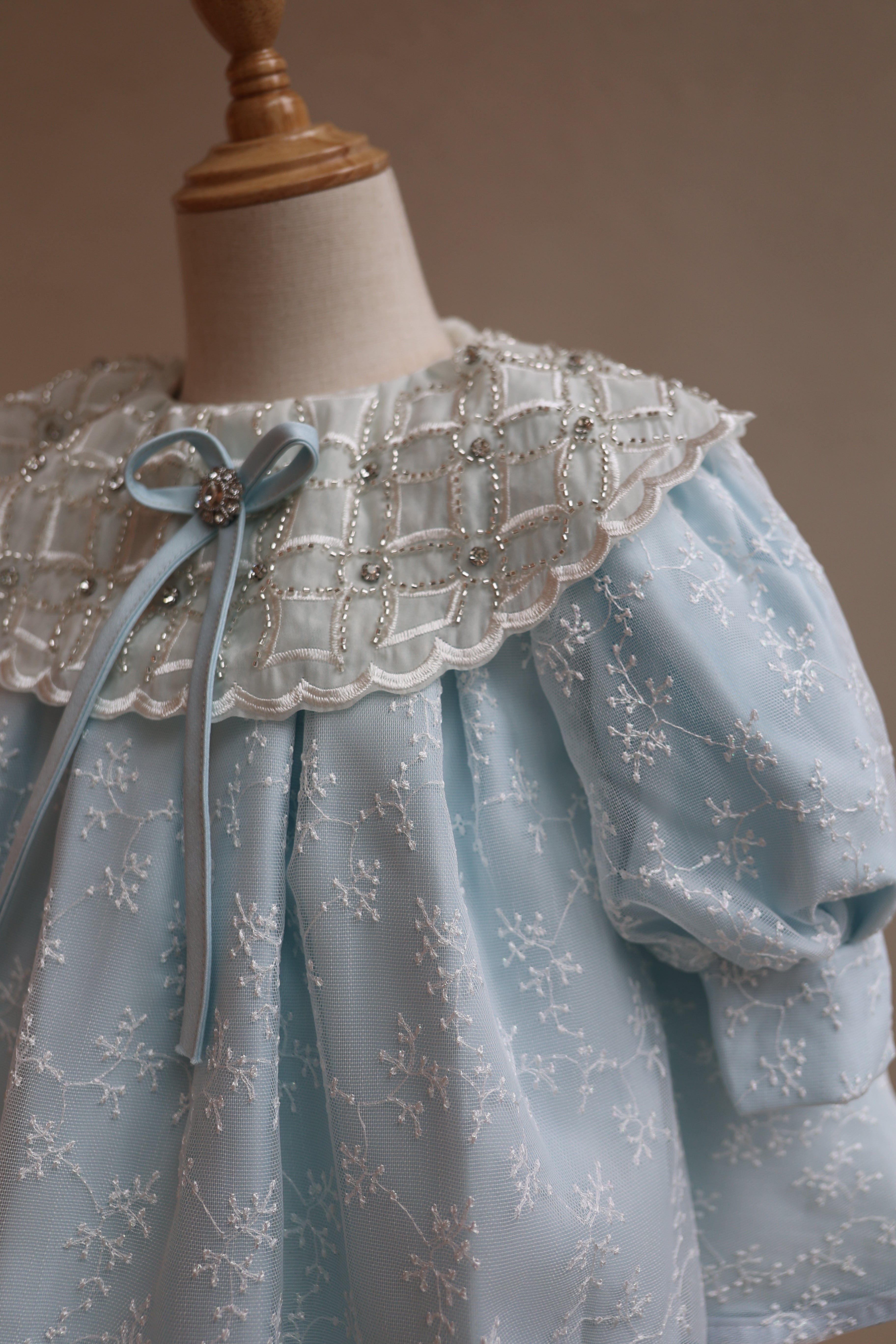 Fustan Ceremonial "Azure Lattice"