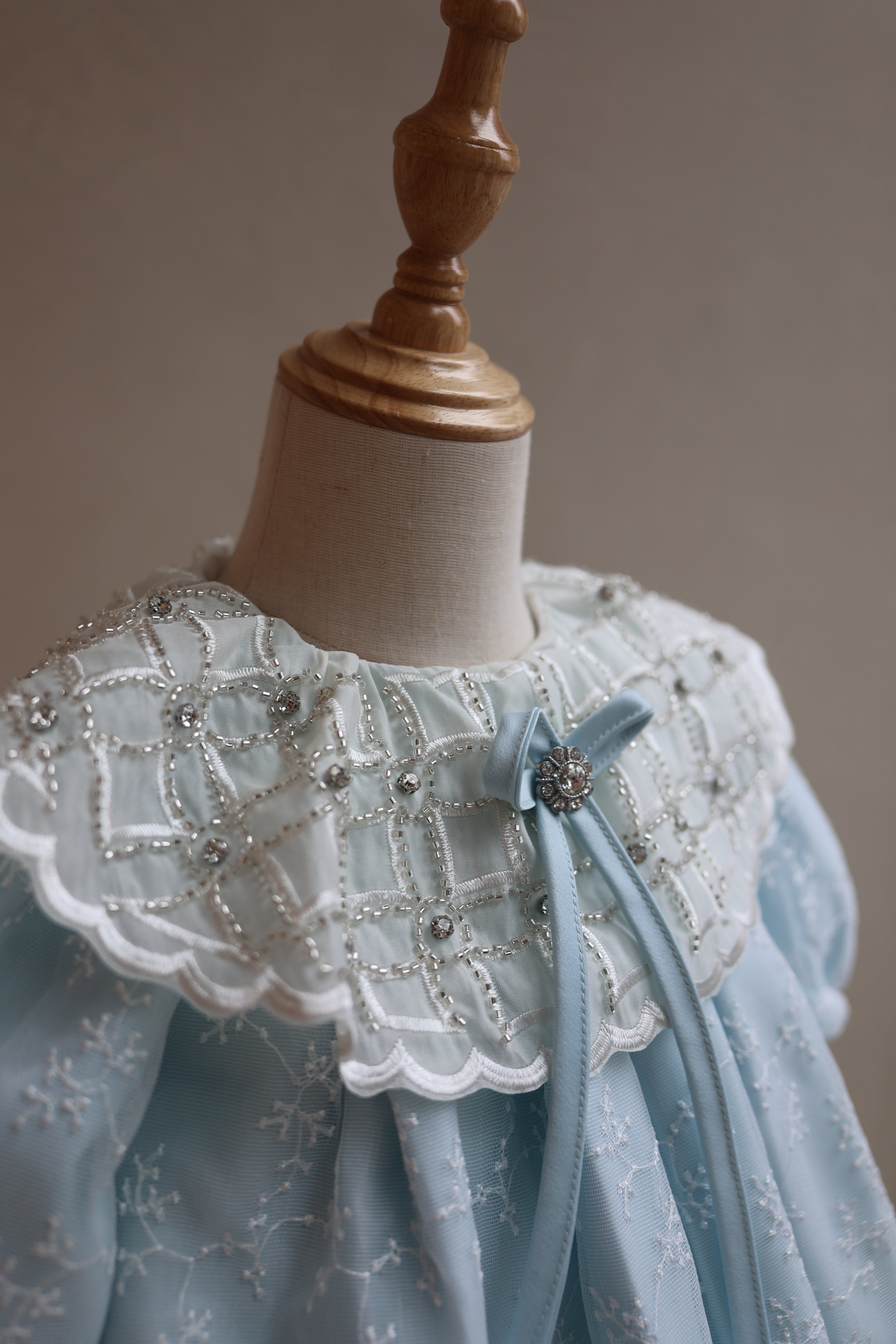Fustan Ceremonial "Azure Lattice"