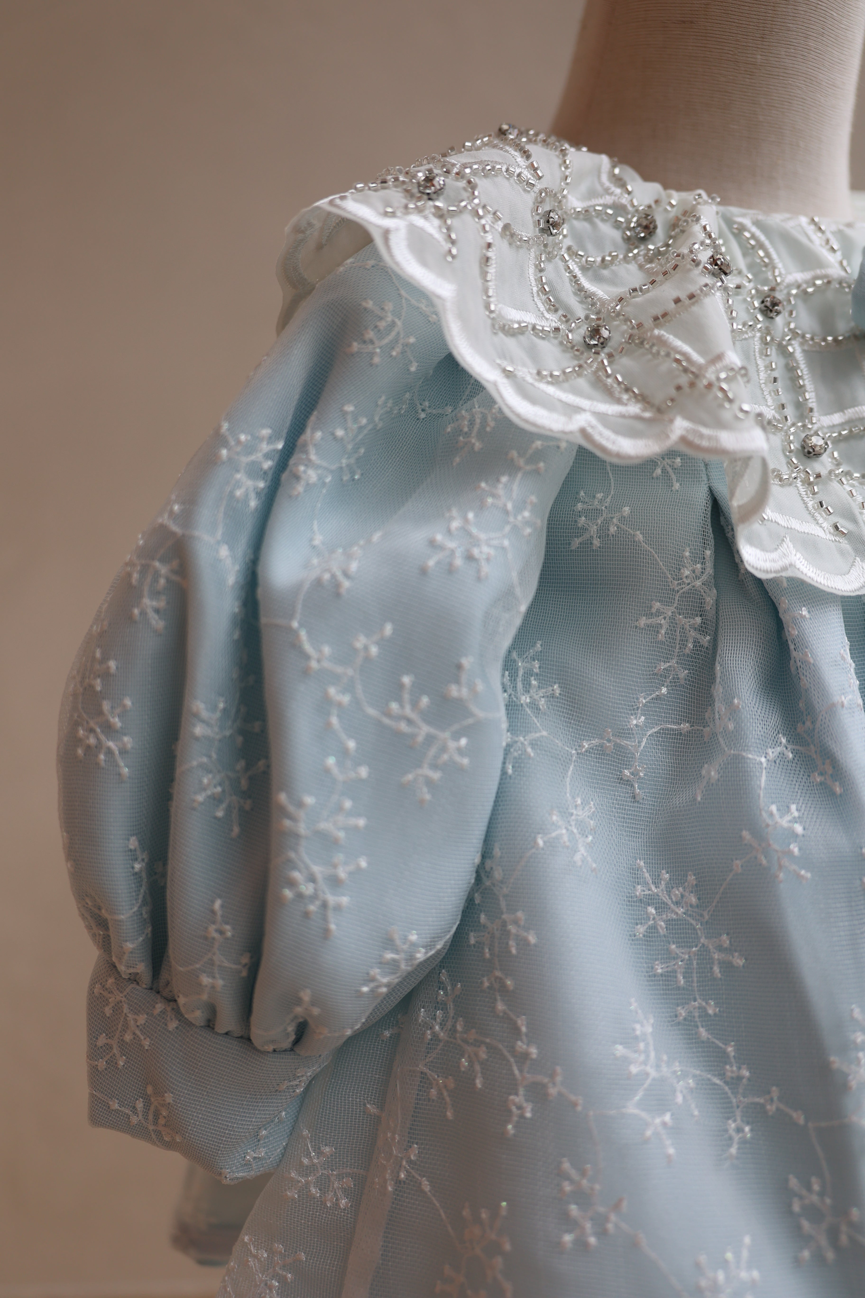 Fustan Ceremonial "Azure Lattice"