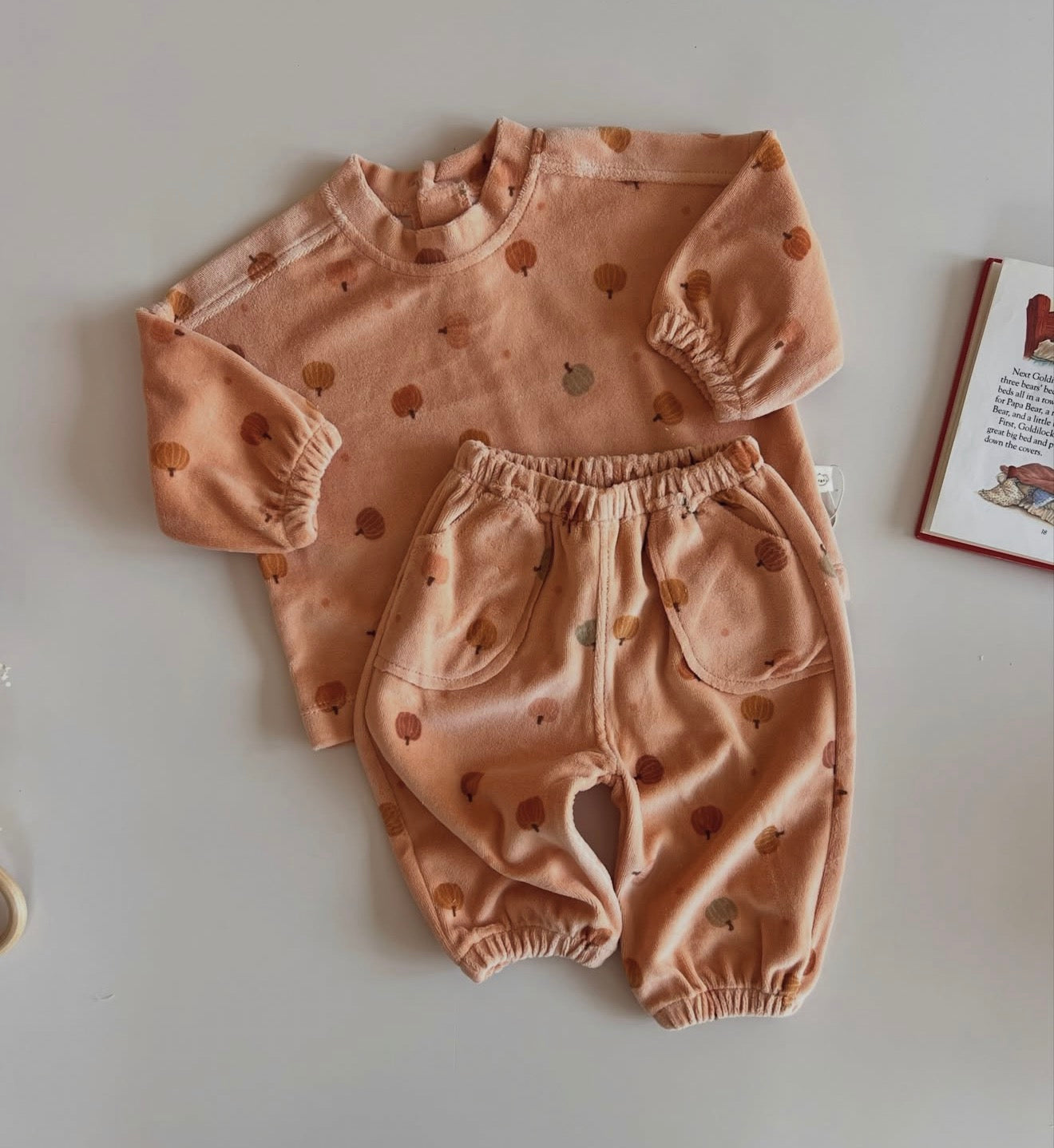 Kostum Velvet Roze e Mbyllur