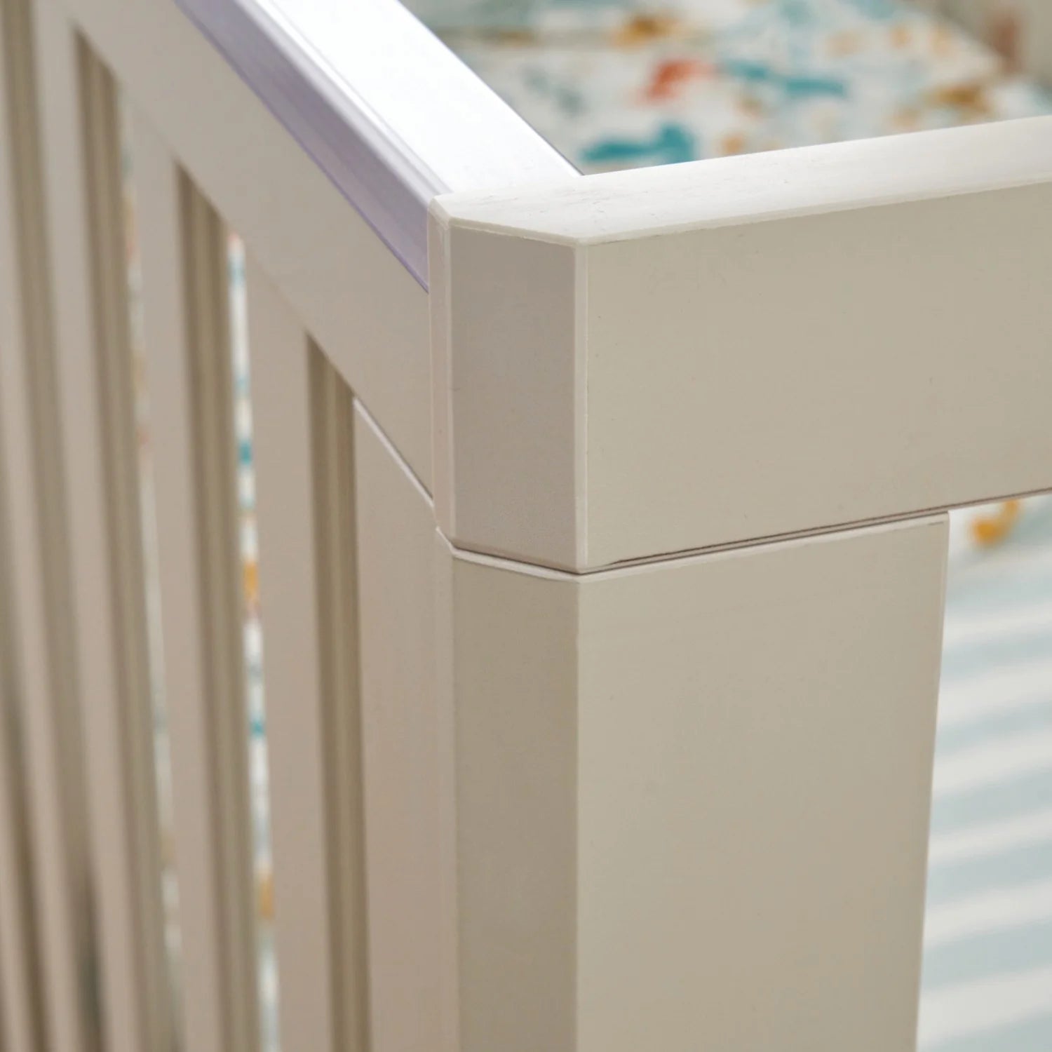 Krevat Bebe Hygge – Stil Skandinav 3-në-1 – Light Oak & White Sand