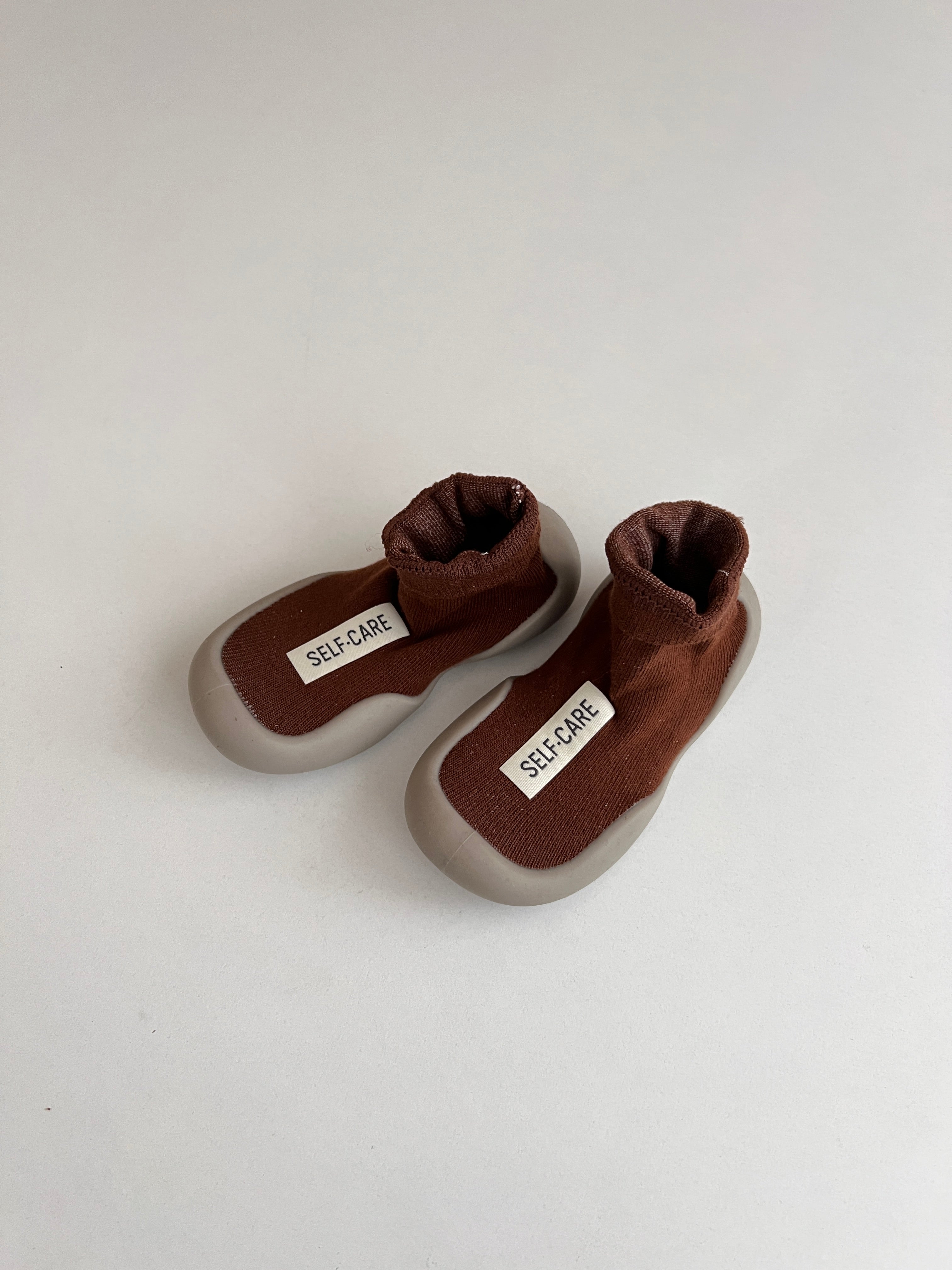Pupa-Çorape Kafe Anti-Rreshqitese per Femije/Brown