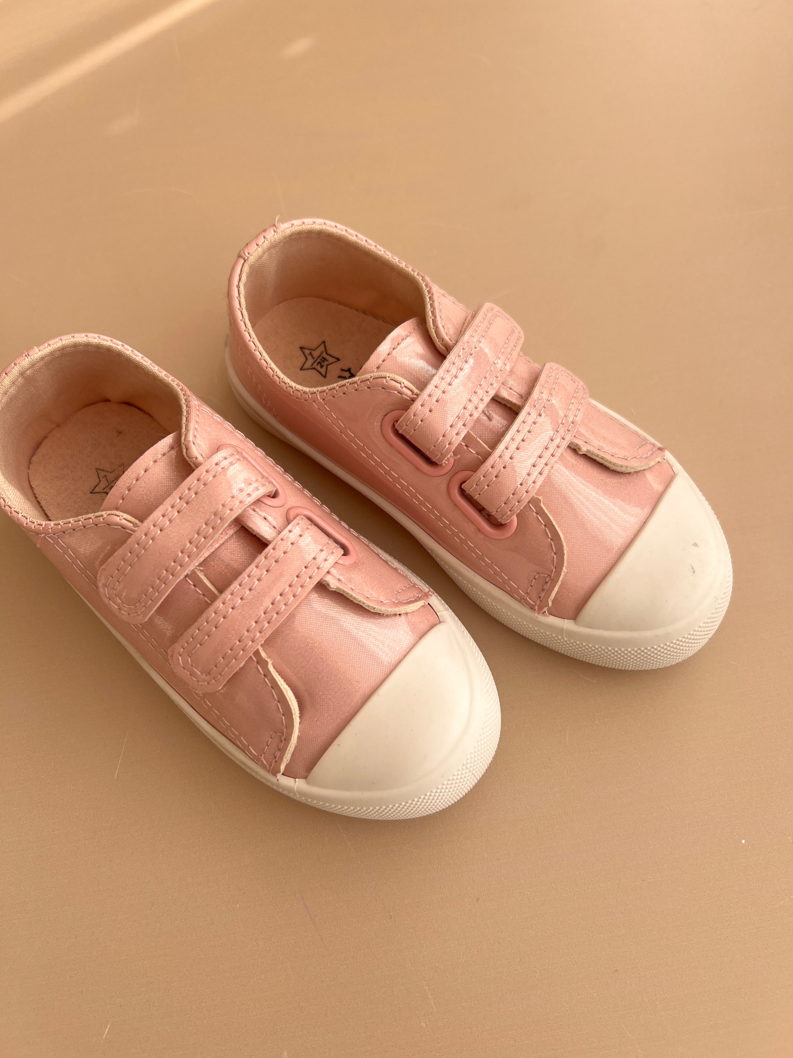 Atlete Roze "Satin Shine": Elegance dhe Shkelqim per Vajza