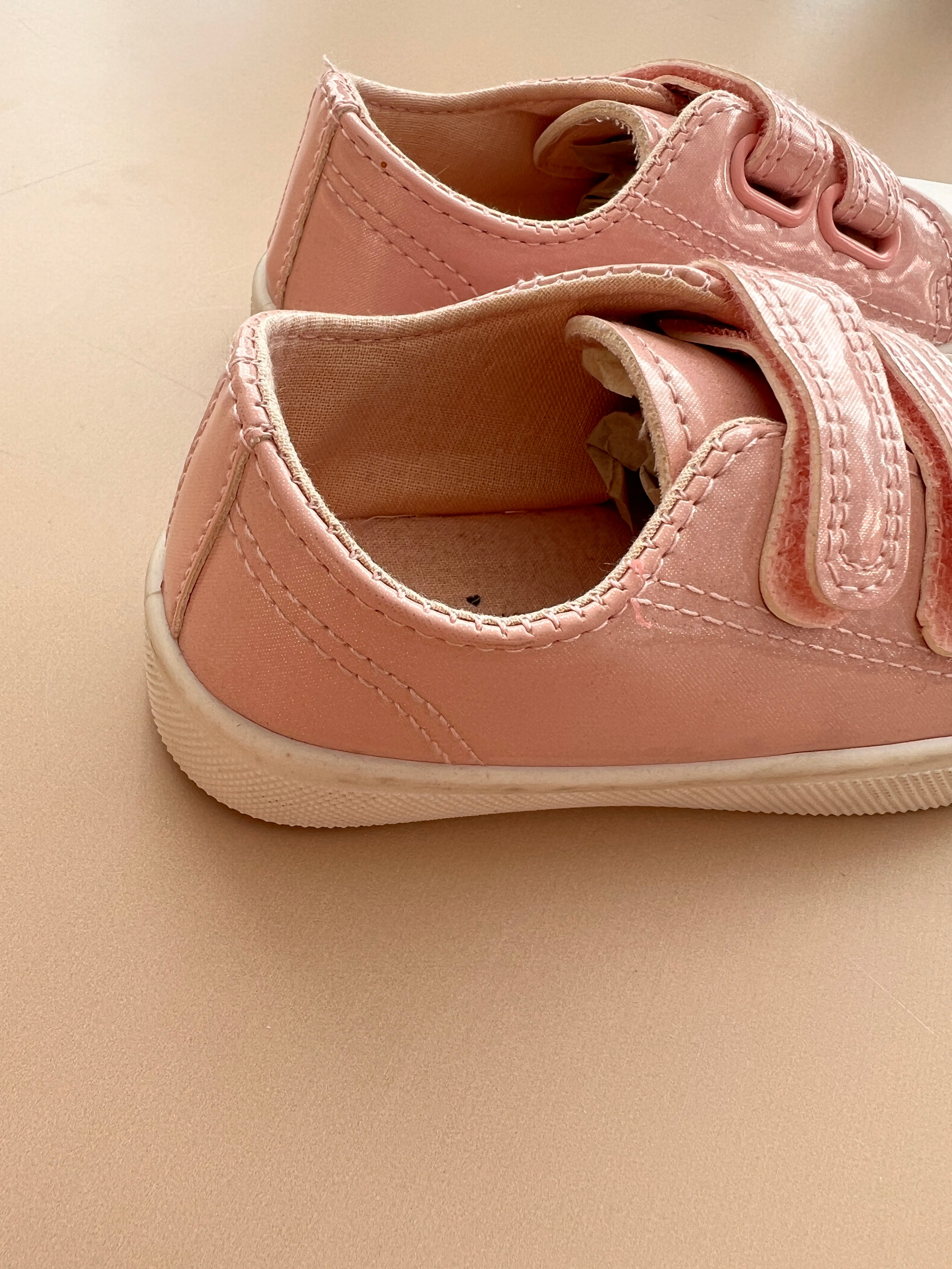 Atlete Roze "Satin Shine": Elegance dhe Shkelqim per Vajza