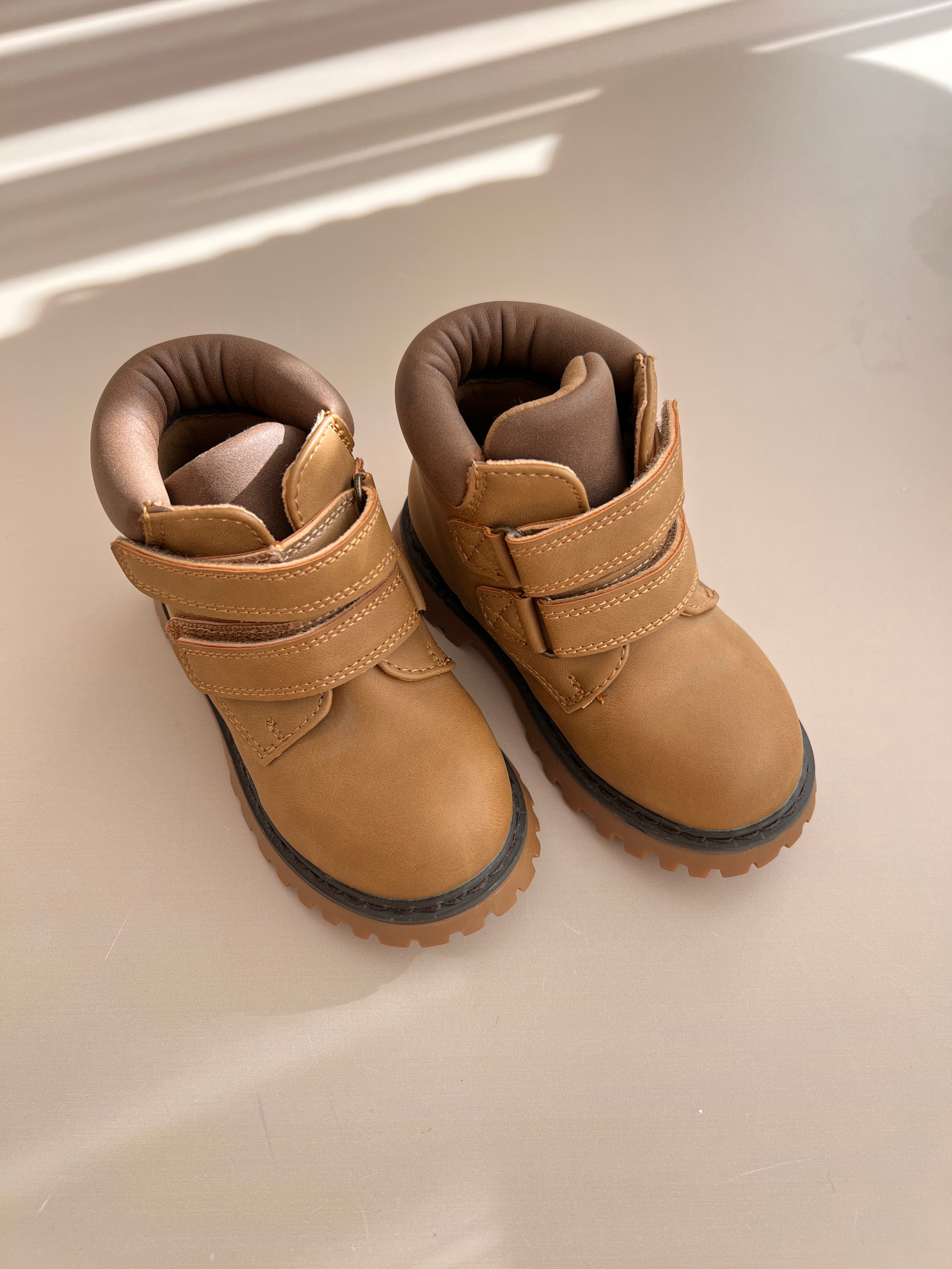 Kepuce Dimerore per Djem: Ngrohtesi dhe Stil ne Çdo Hap