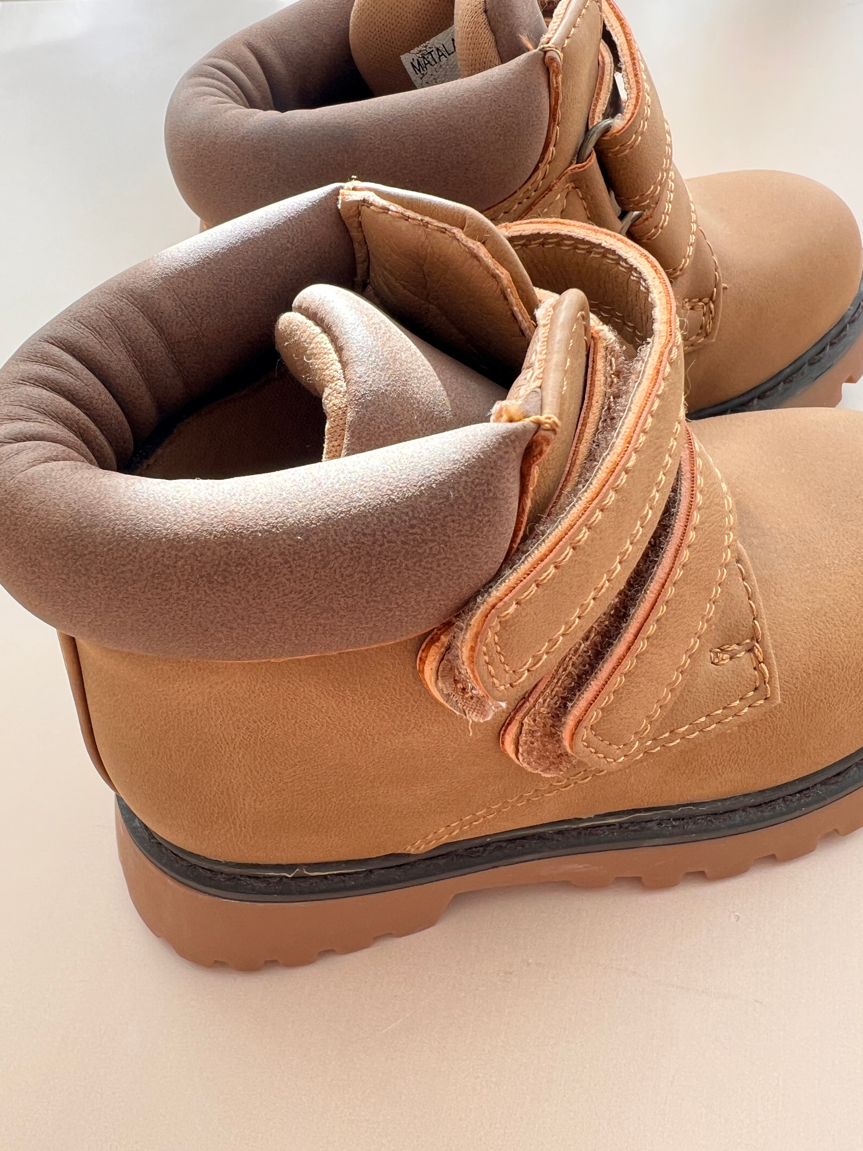 Kepuce Dimerore per Djem: Ngrohtesi dhe Stil ne Çdo Hap