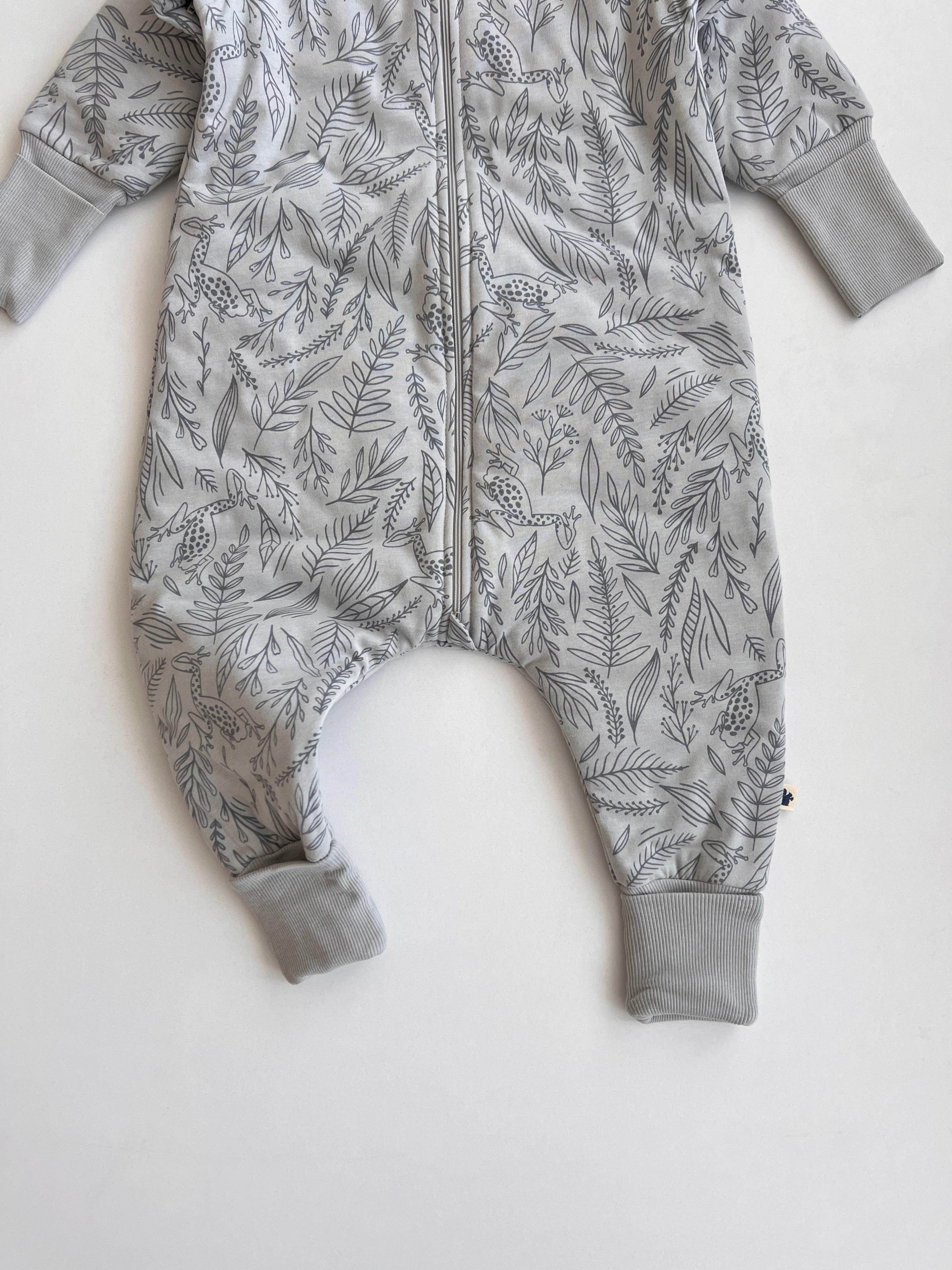 Thes Gjumi (2.5 TOG) "Little Frog Navy" – 100% Pambuk