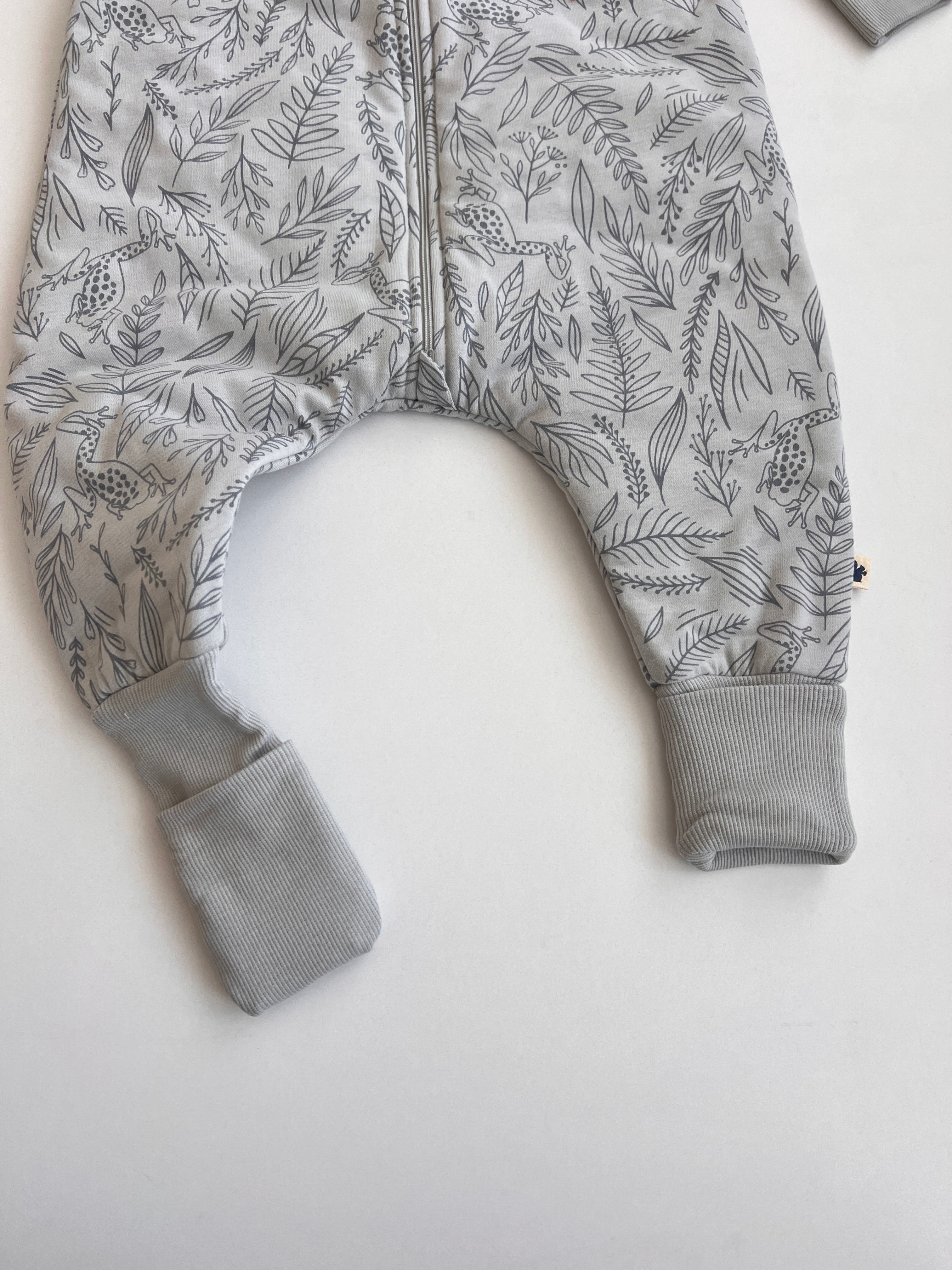 Thes Gjumi (2.5 TOG) "Little Frog Navy" – 100% Pambuk