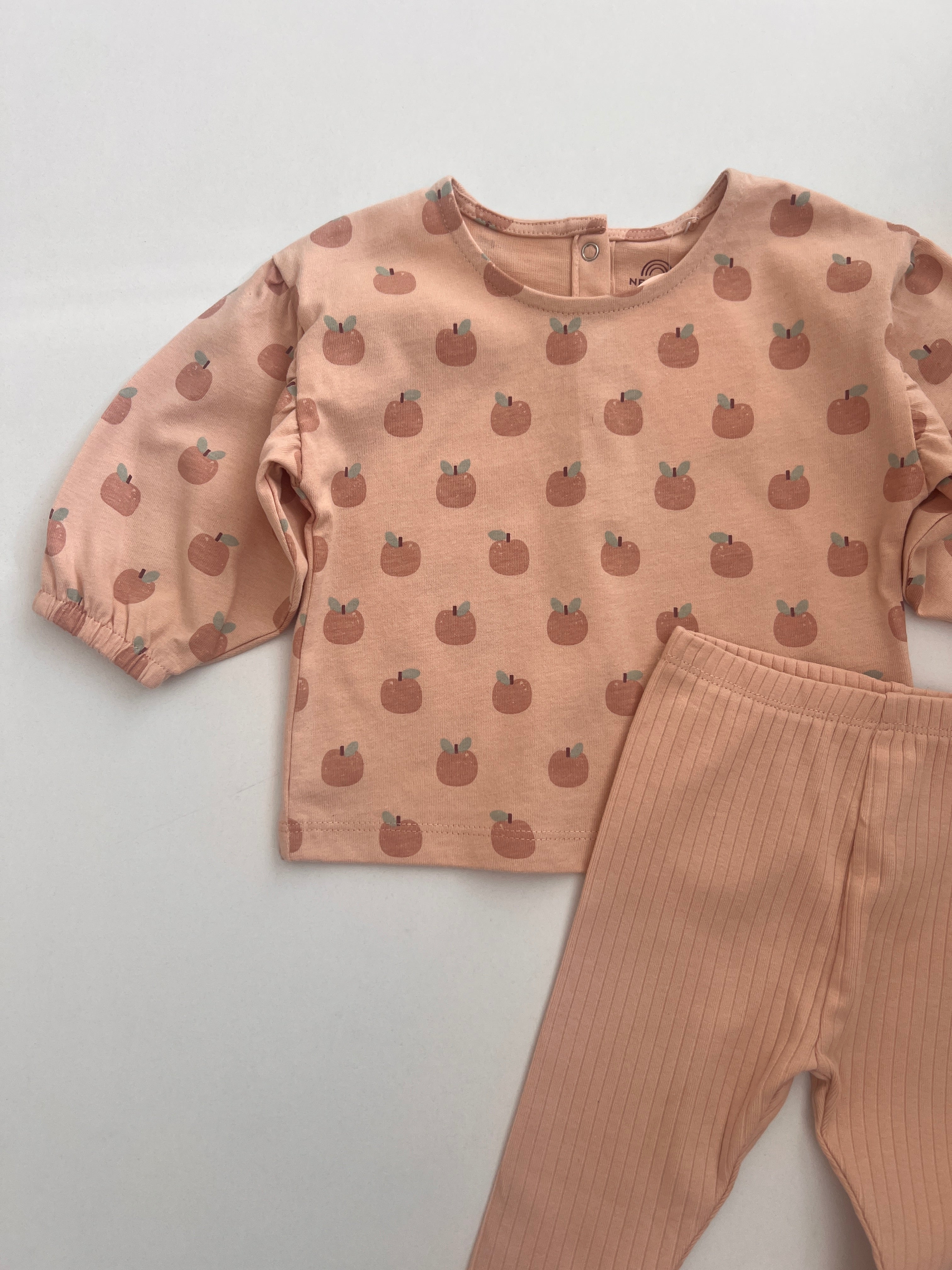 Kostum me Printime Mollesh – Ngjyre Pjeshke