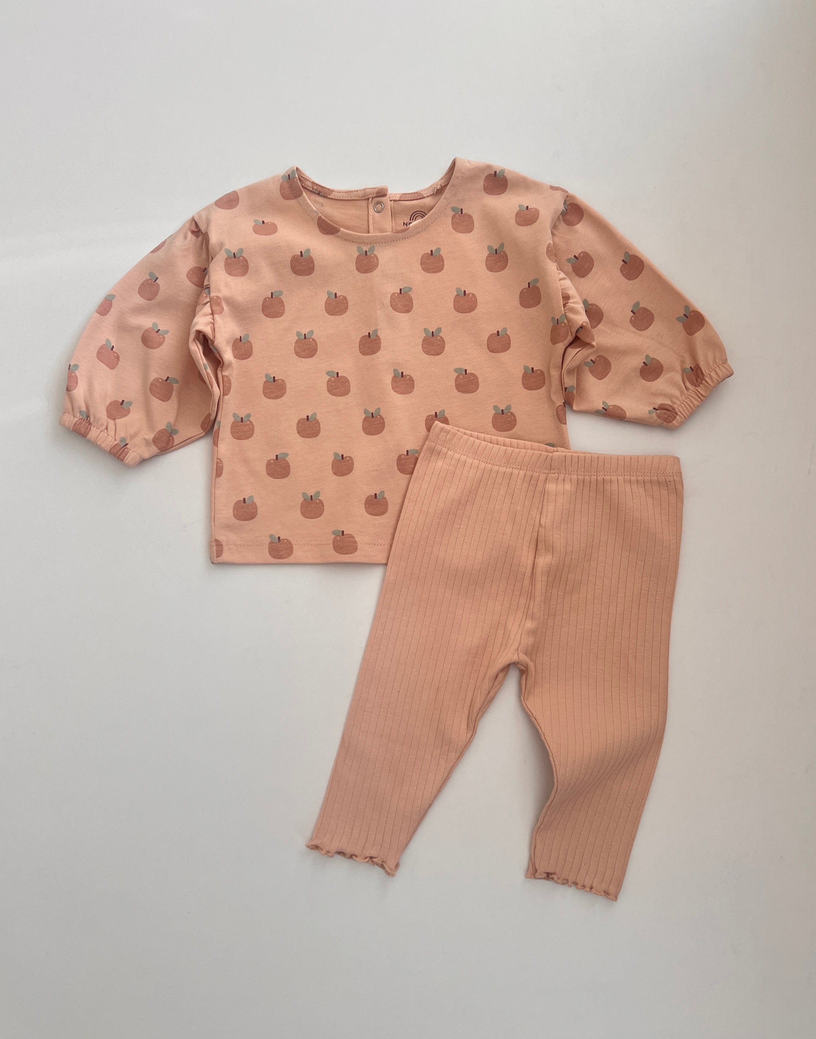 Kostum me Printime Mollesh – Ngjyre Pjeshke