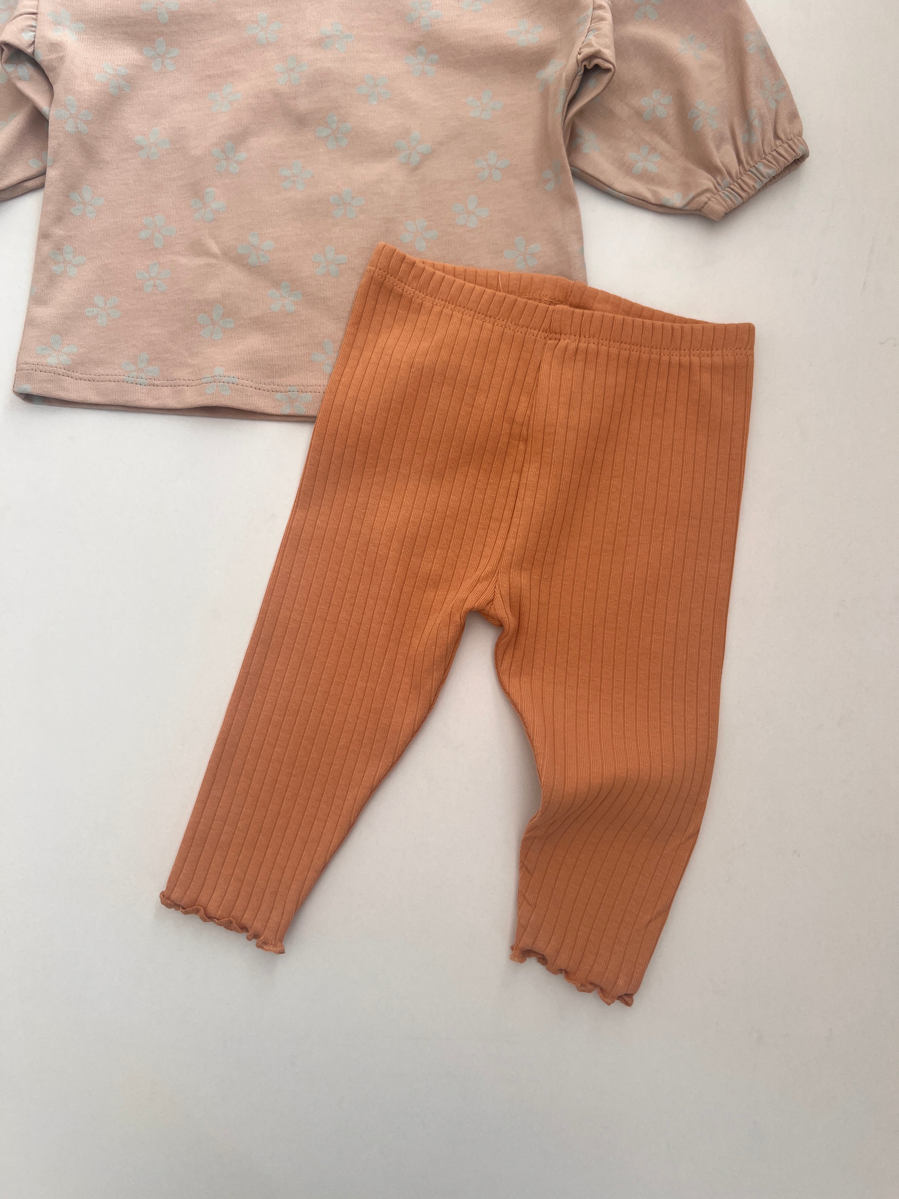 Kostum me Printime Lulesh – Ngjyre Bezhe