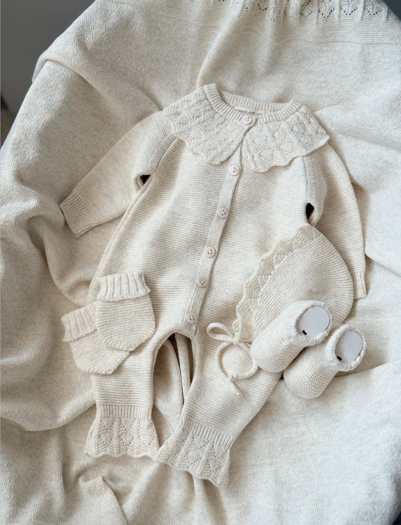 Set Premium Mireseardhjeje: Elegance dhe Butesi ne Ngjyre Krem