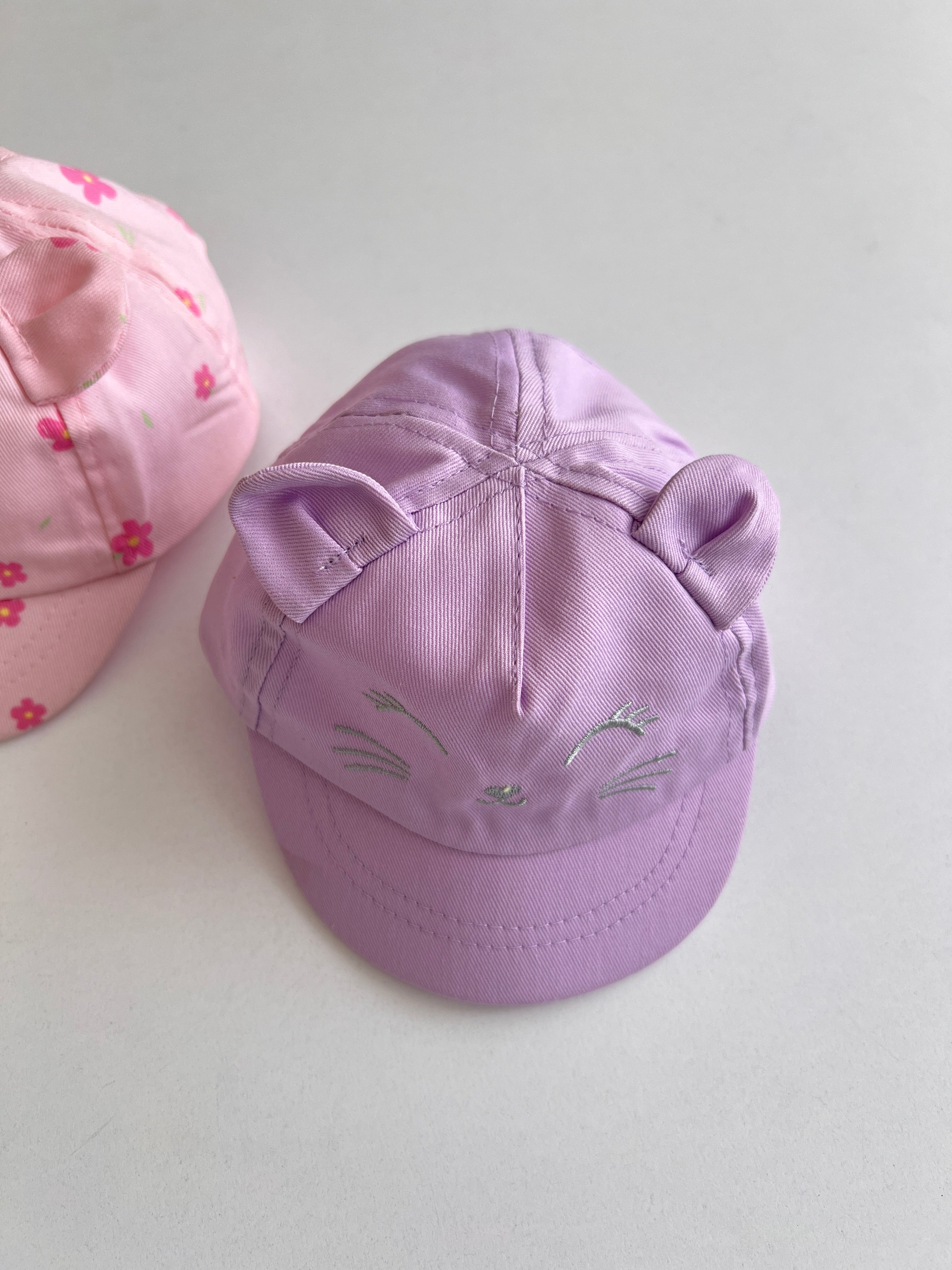 Set 2 Kapele "Cute Ears" – Pink Flowers & Purple Kitty