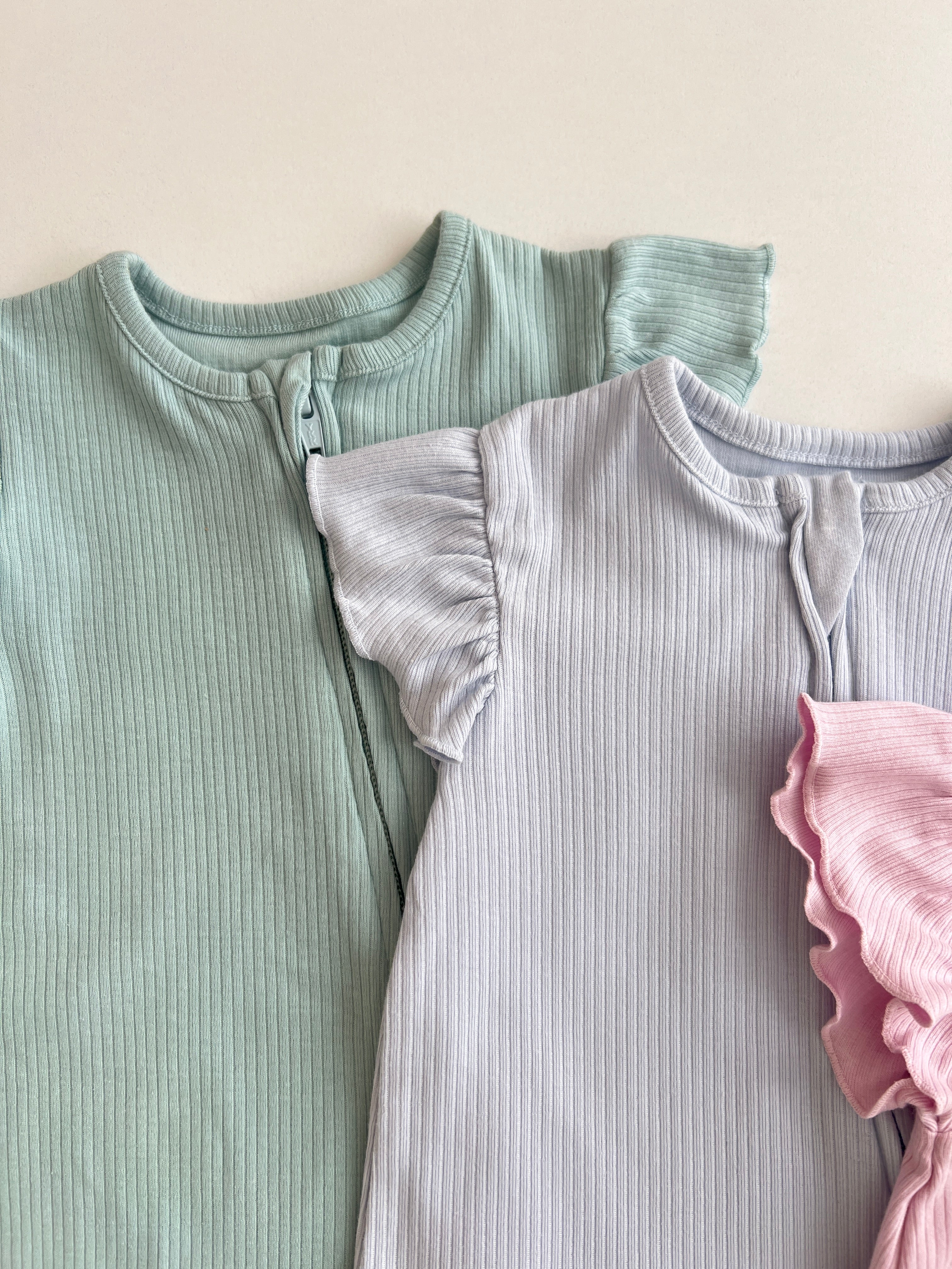 Set me 3 Rompera "Pastel Bliss" – Me Zinxhir te Dyfishte