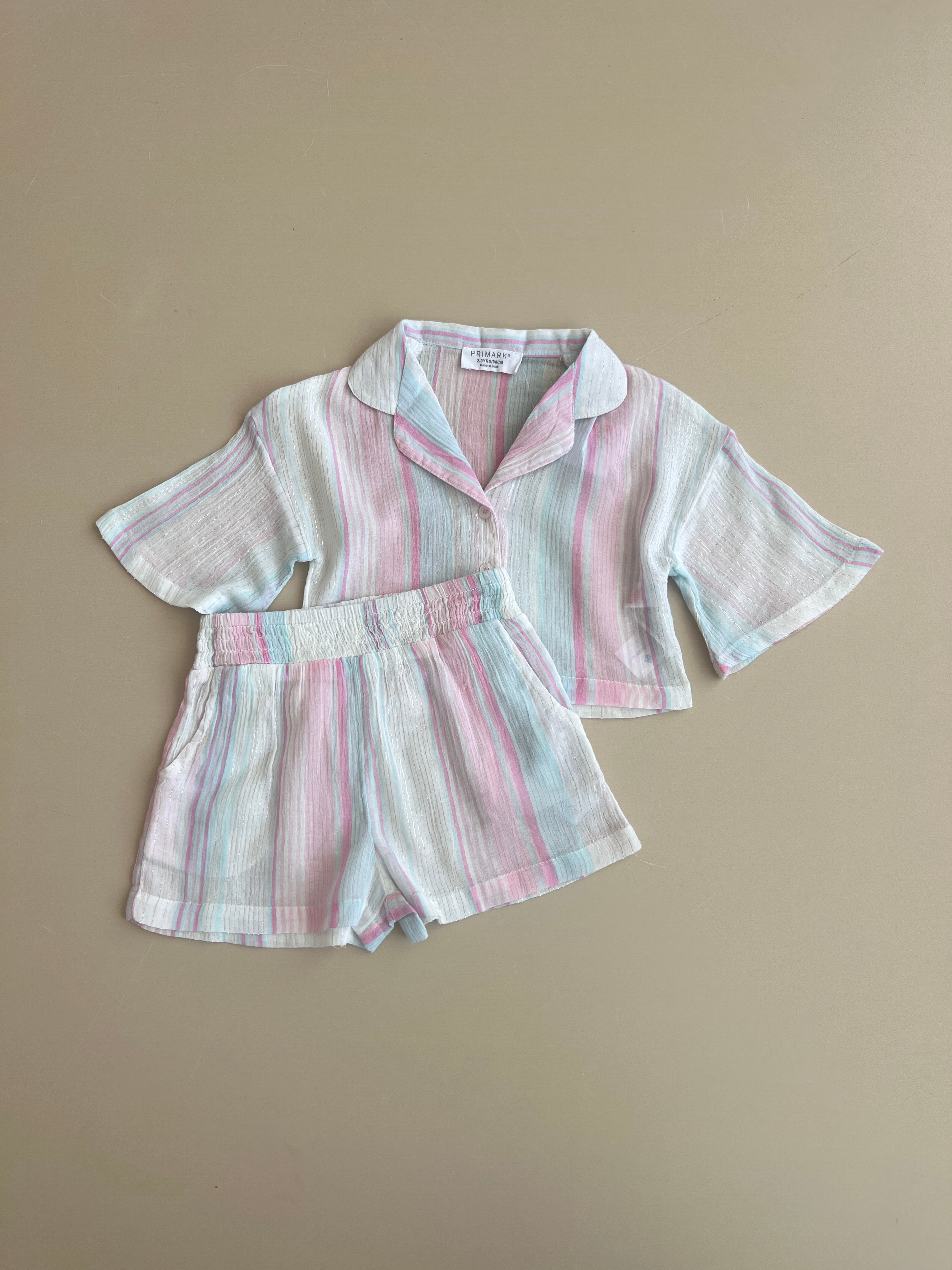 Kostum "Pastel Stripes" – Kemishë & Pantallona te Shkurtra