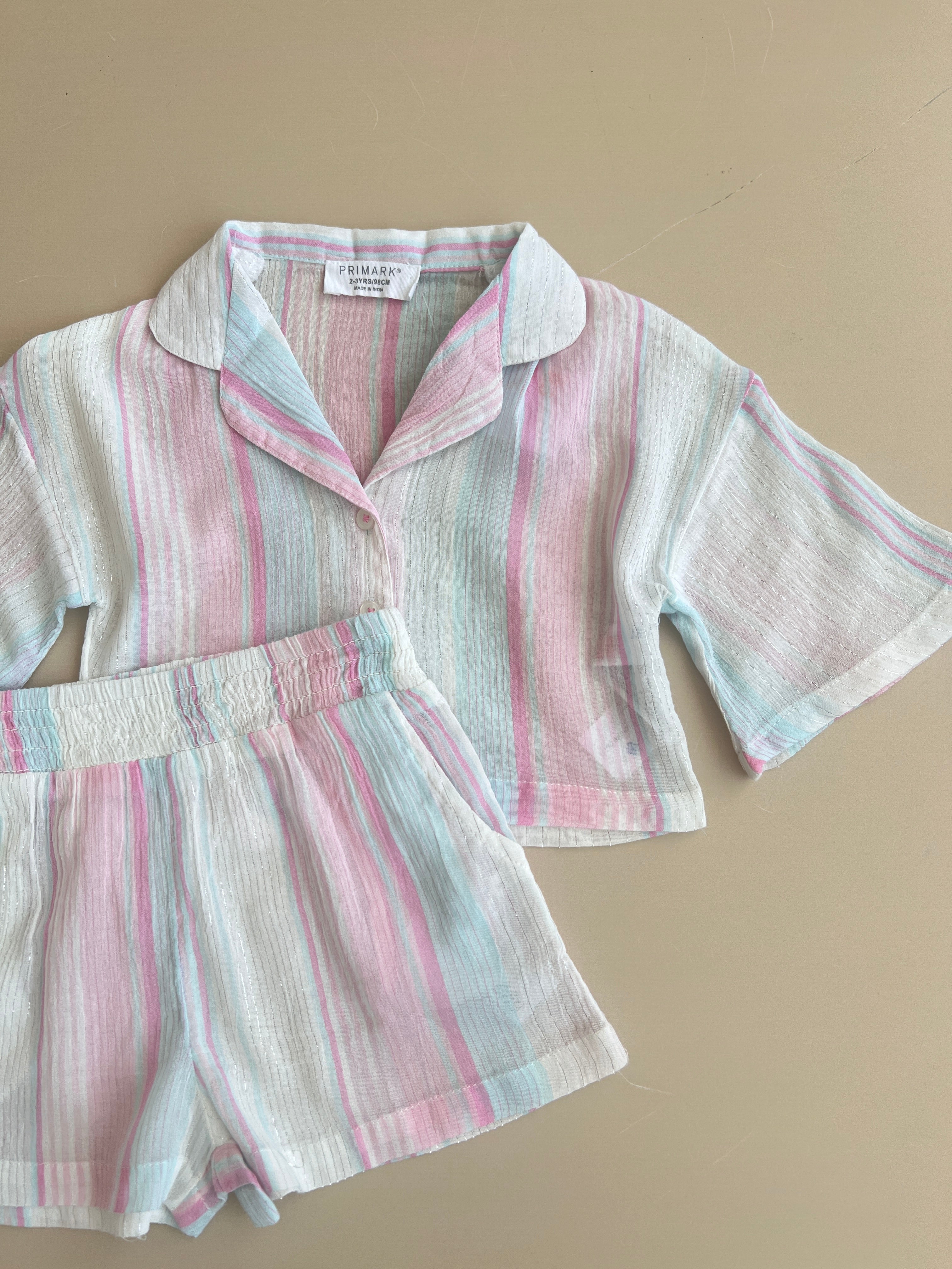 Kostum "Pastel Stripes" – Kemishë & Pantallona te Shkurtra