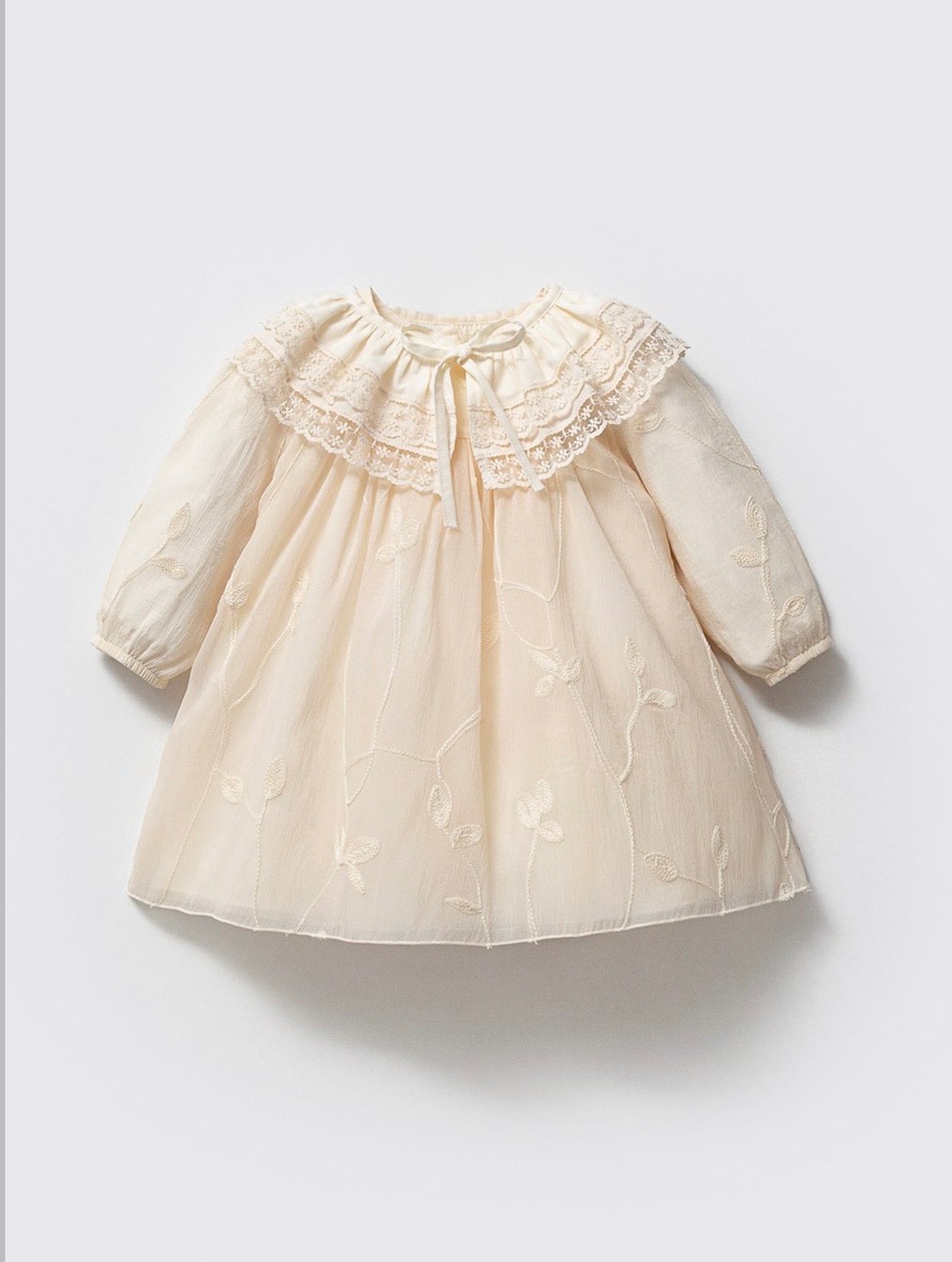 Fustan ne Ngjyre Krem - Elegance Vintage me Qendisje