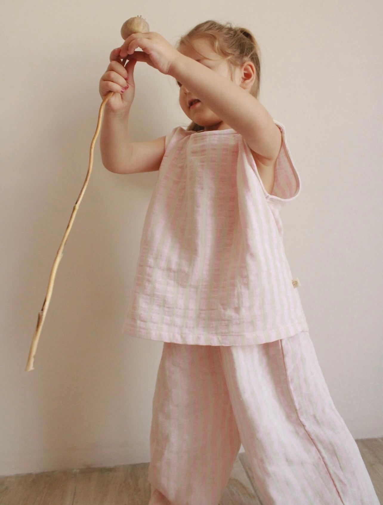 Kostum Roze "Cotton Cloud"  – 100% Pambuk Muslin Bluze pa Mënge & Pantallona te Gjera