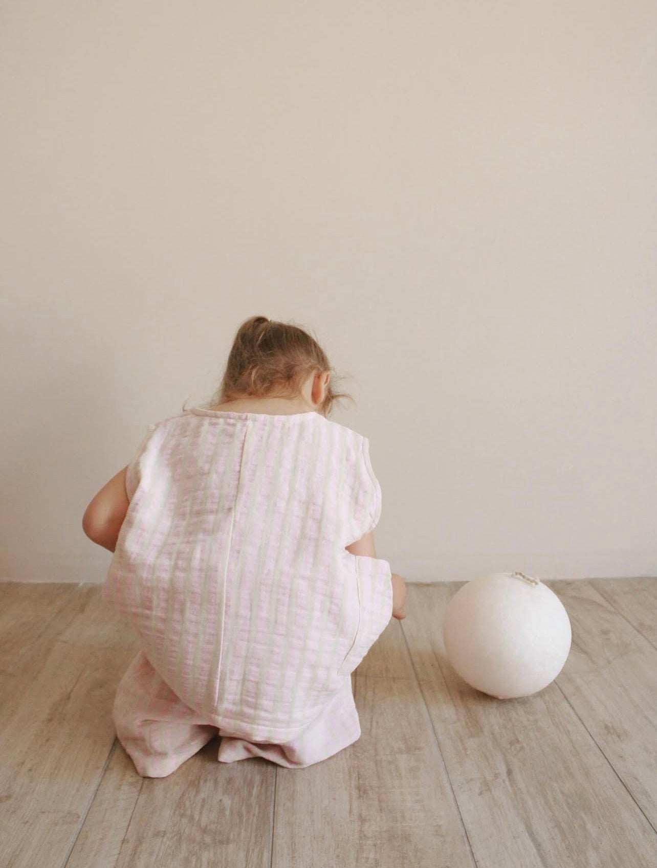 Kostum Roze "Cotton Cloud"  – 100% Pambuk Muslin Bluze pa Mënge & Pantallona te Gjera