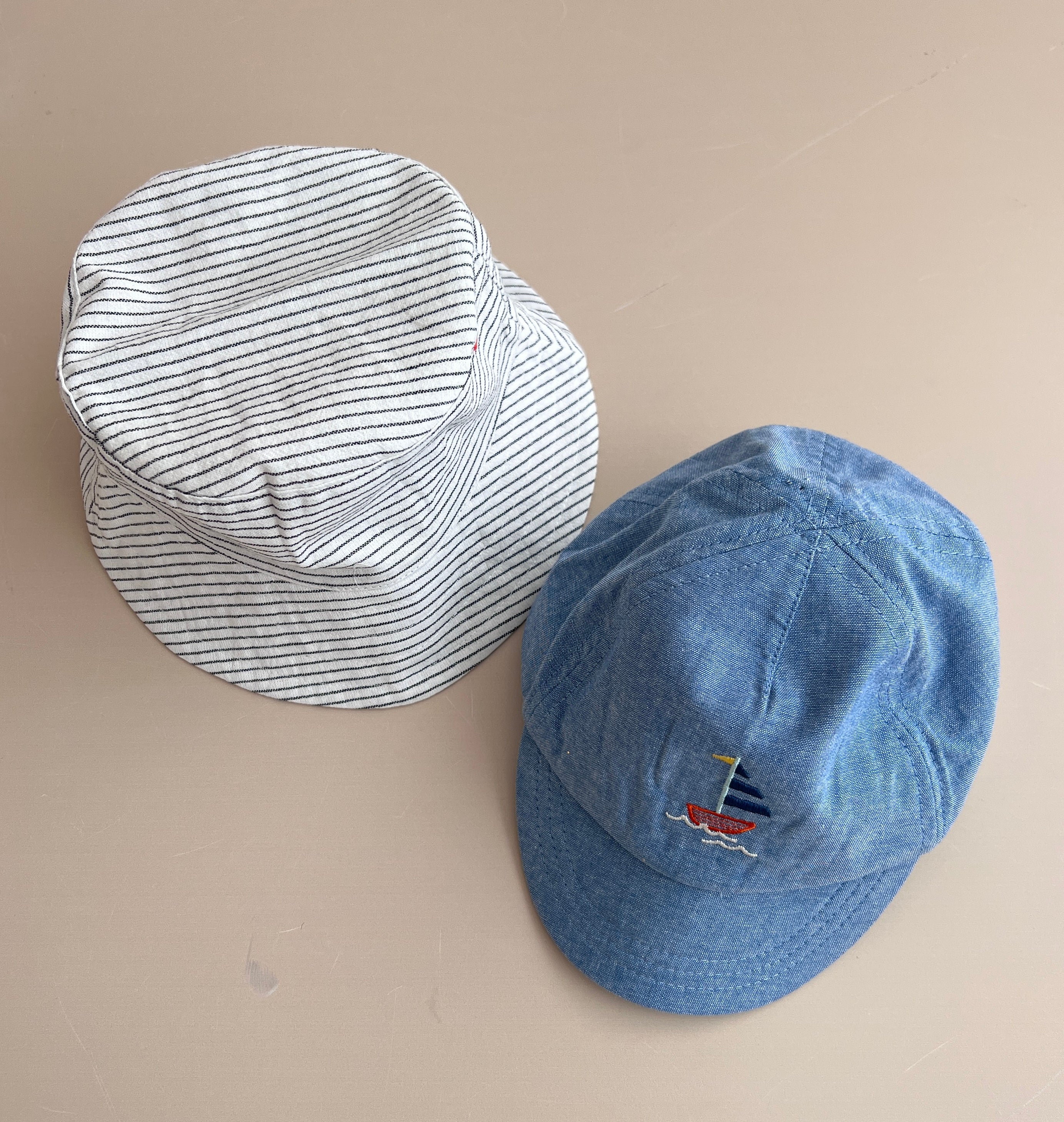 Set me 2 Kapele ngjyre Blu & me Vija